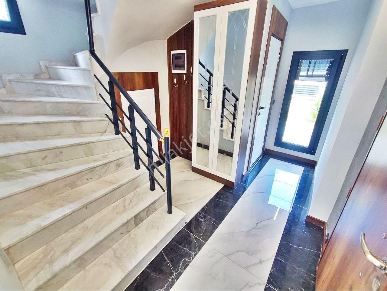 Aygül'den Güre'de Eşsiz Kaliteye Sahip Site İçinde Otoparklı Bahçeli Tam Müstakil 3+1 Satılık Villa - Görsel 8