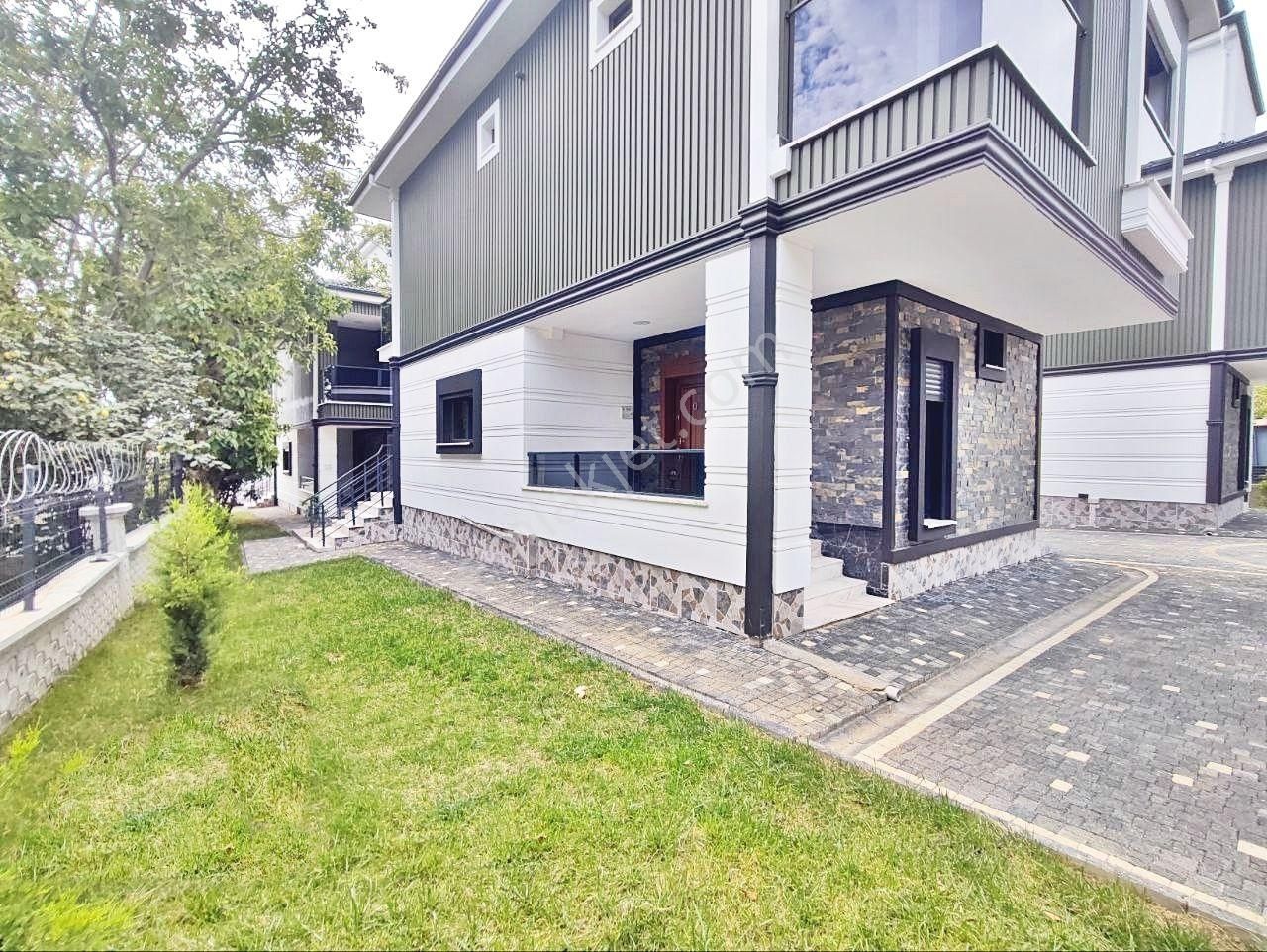 Aygül'den Güre'de Eşsiz Kaliteye Sahip Site İçinde Otoparklı Bahçeli Tam Müstakil 3+1 Satılık Villa - Görsel 35