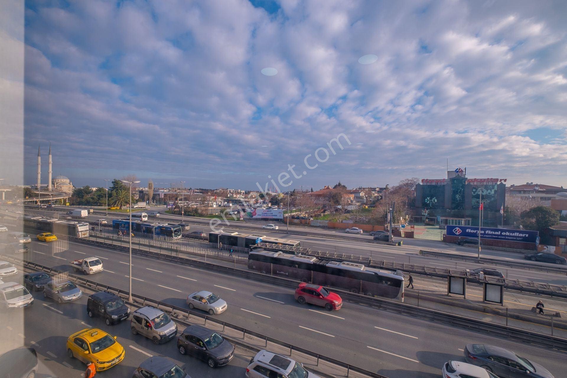 Dağıstan Gayrimenkulden E5 Üstü Plazada 180m2 Ofis - Görsel 4