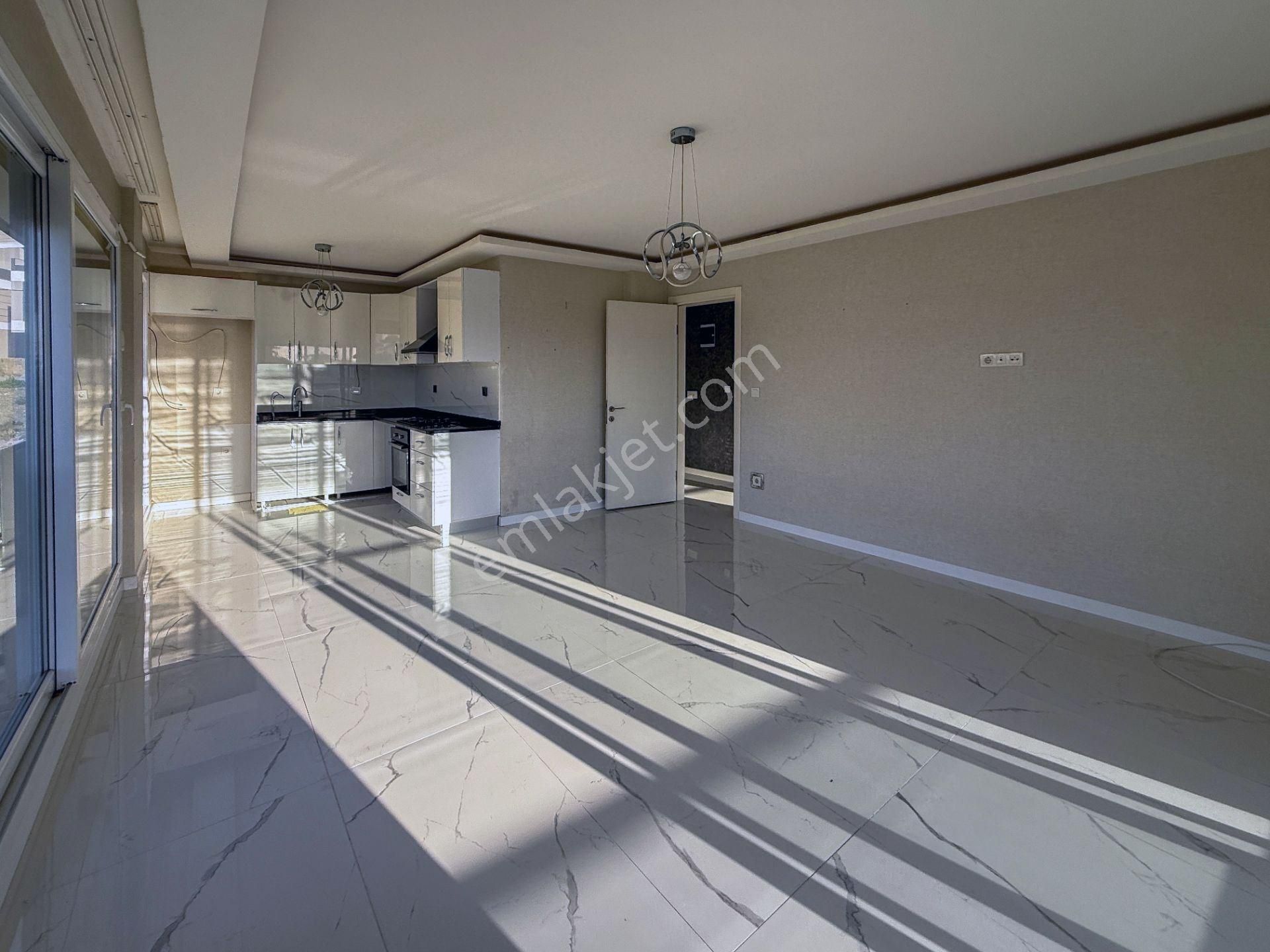 Akarca'da Havuzlu Sitede Harika Manzaralı Satılık 2+1 Daire - Görsel 11