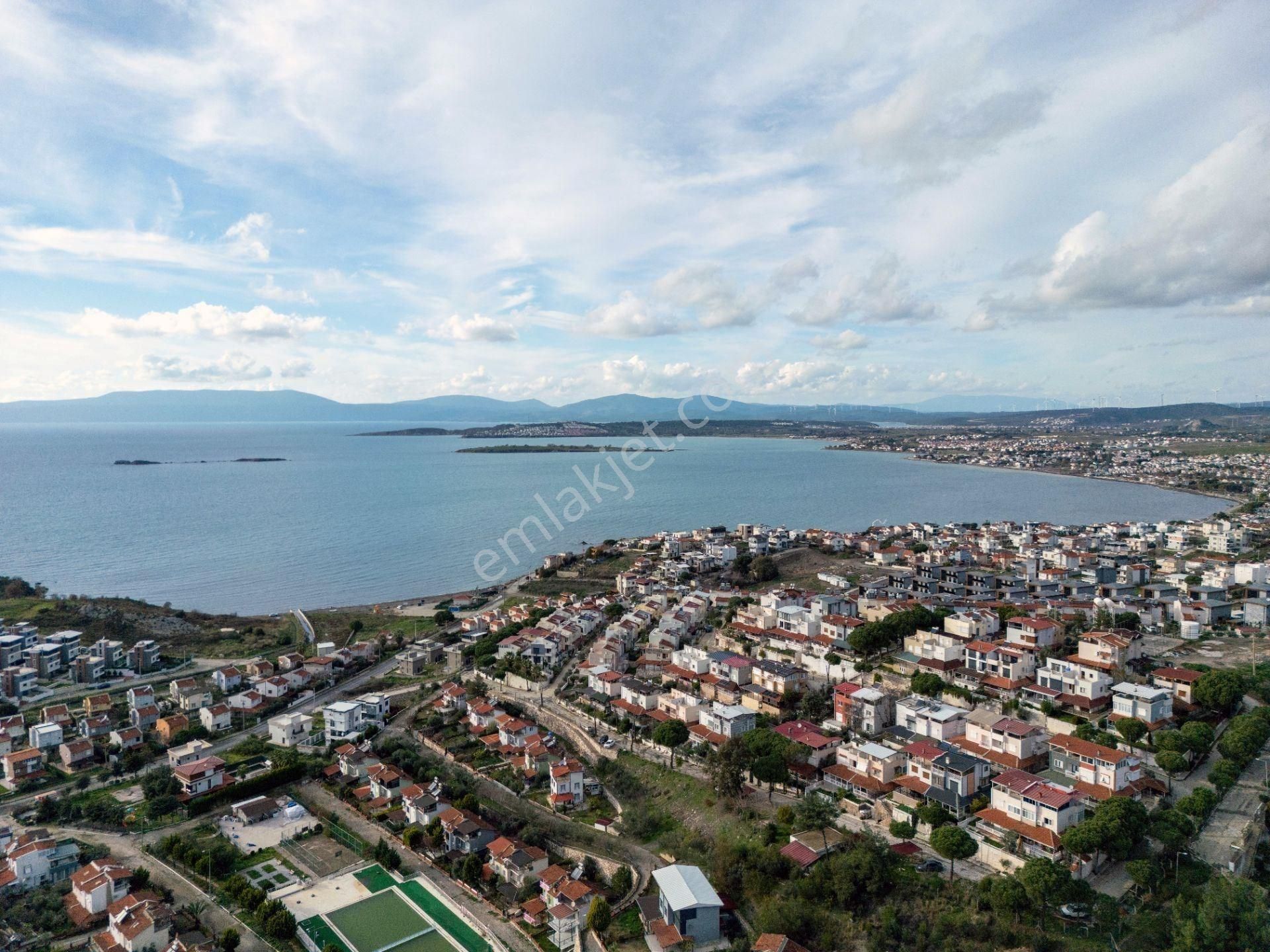 Akarca'da Havuzlu Sitede Harika Manzaralı Satılık 2+1 Daire