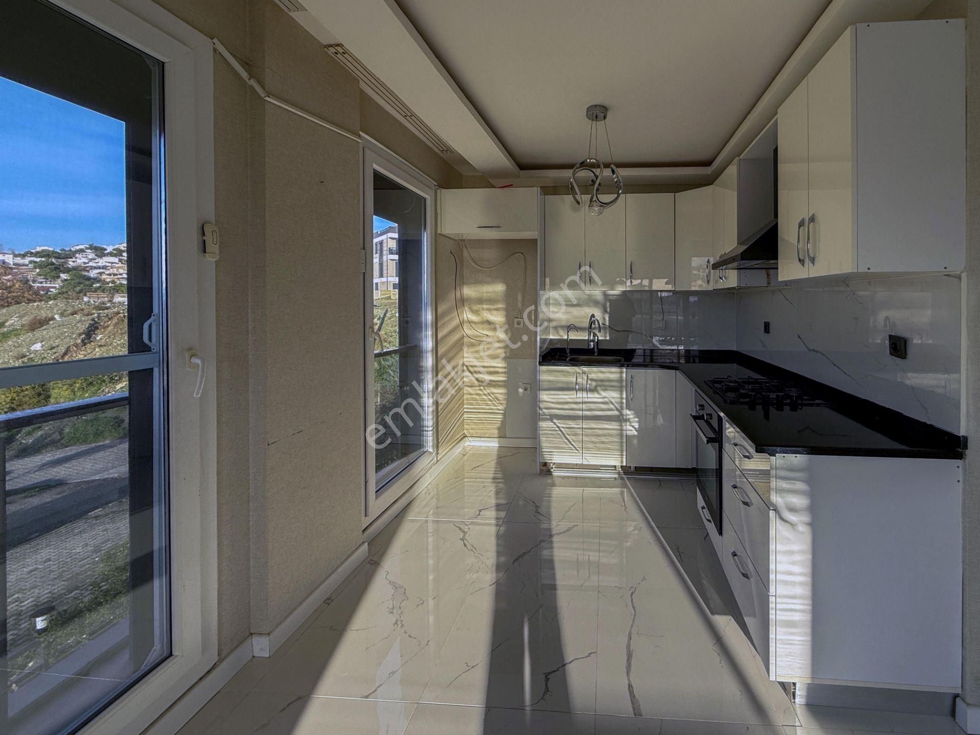 Akarca'da Havuzlu Sitede Harika Manzaralı Satılık 2+1 Daire - Görsel 6