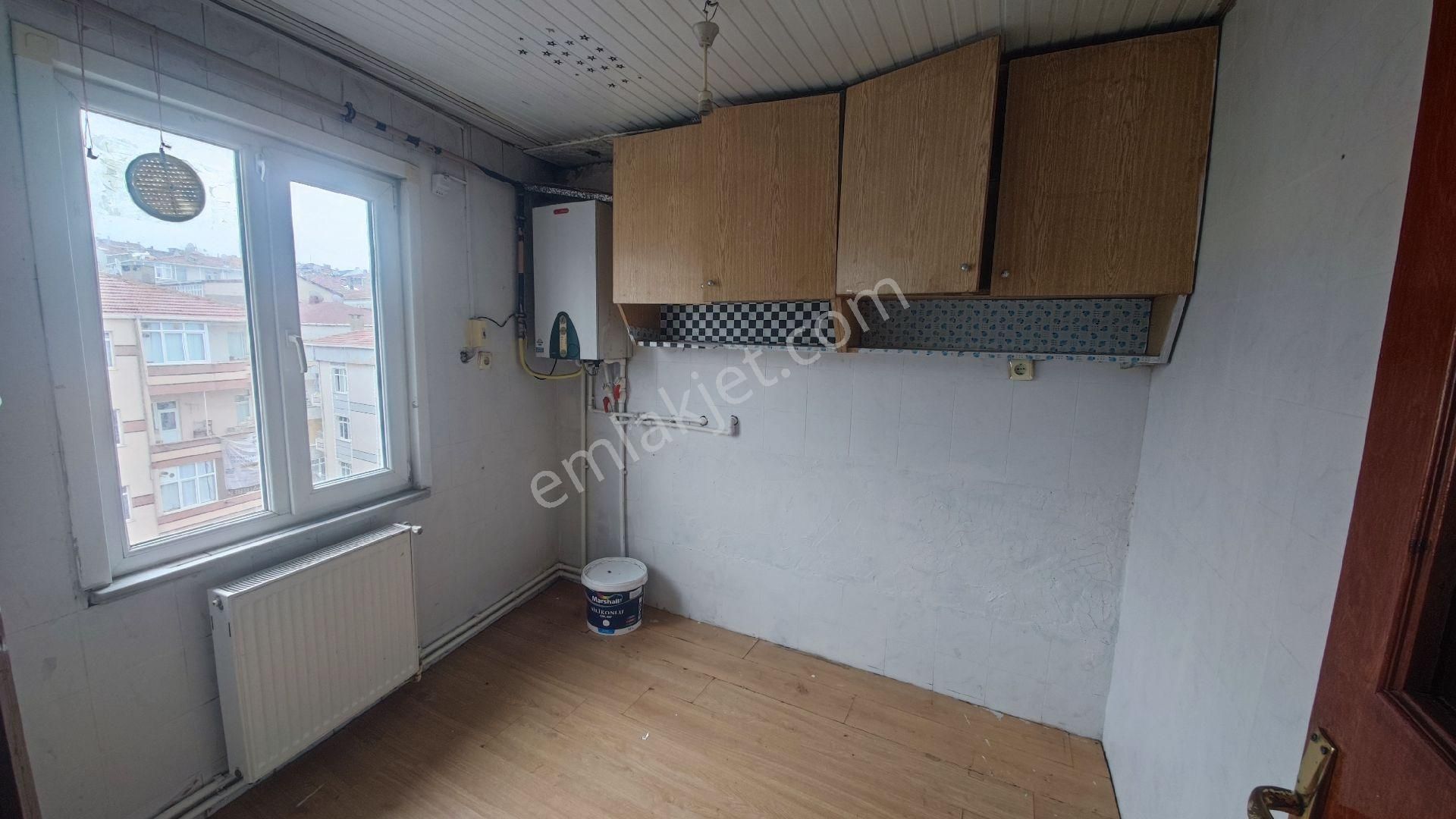 Bahçelievler Hürriyet Mahallesi'nde Cadde Üzerinde 3+1 120 M2 - Görsel 21