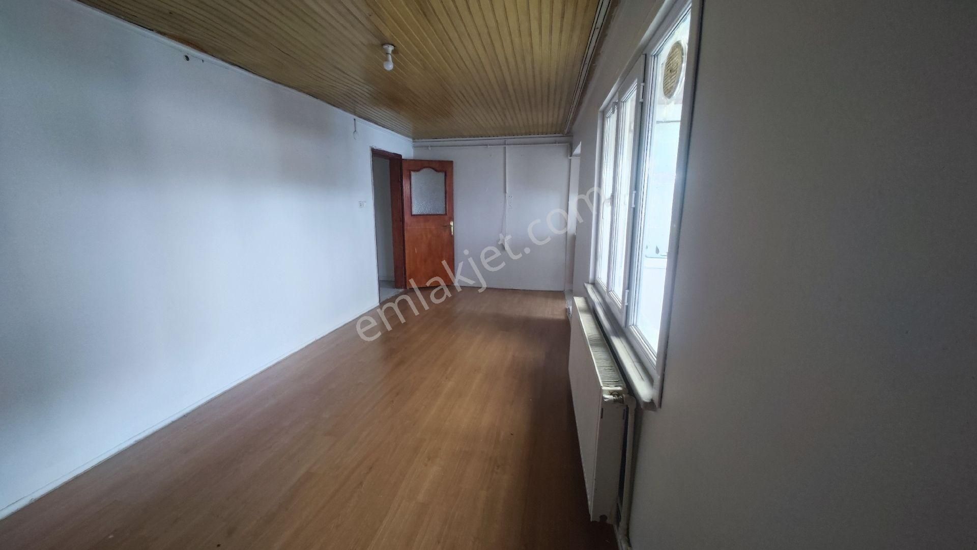 Bahçelievler Hürriyet Mahallesi'nde Cadde Üzerinde 3+1 120 M2 - Görsel 4