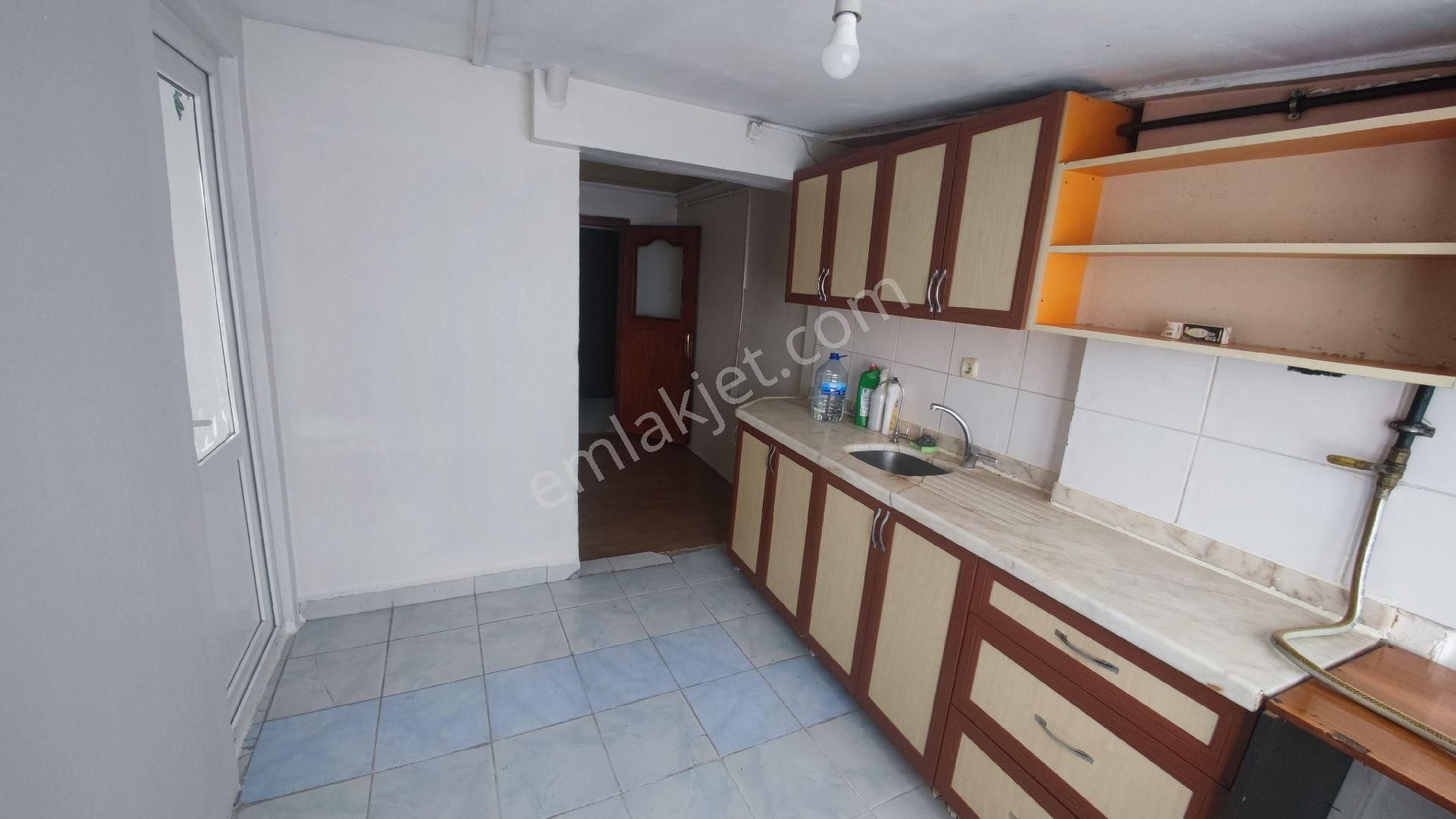 Bahçelievler Hürriyet Mahallesi'nde Cadde Üzerinde 3+1 120 M2 - Görsel 6