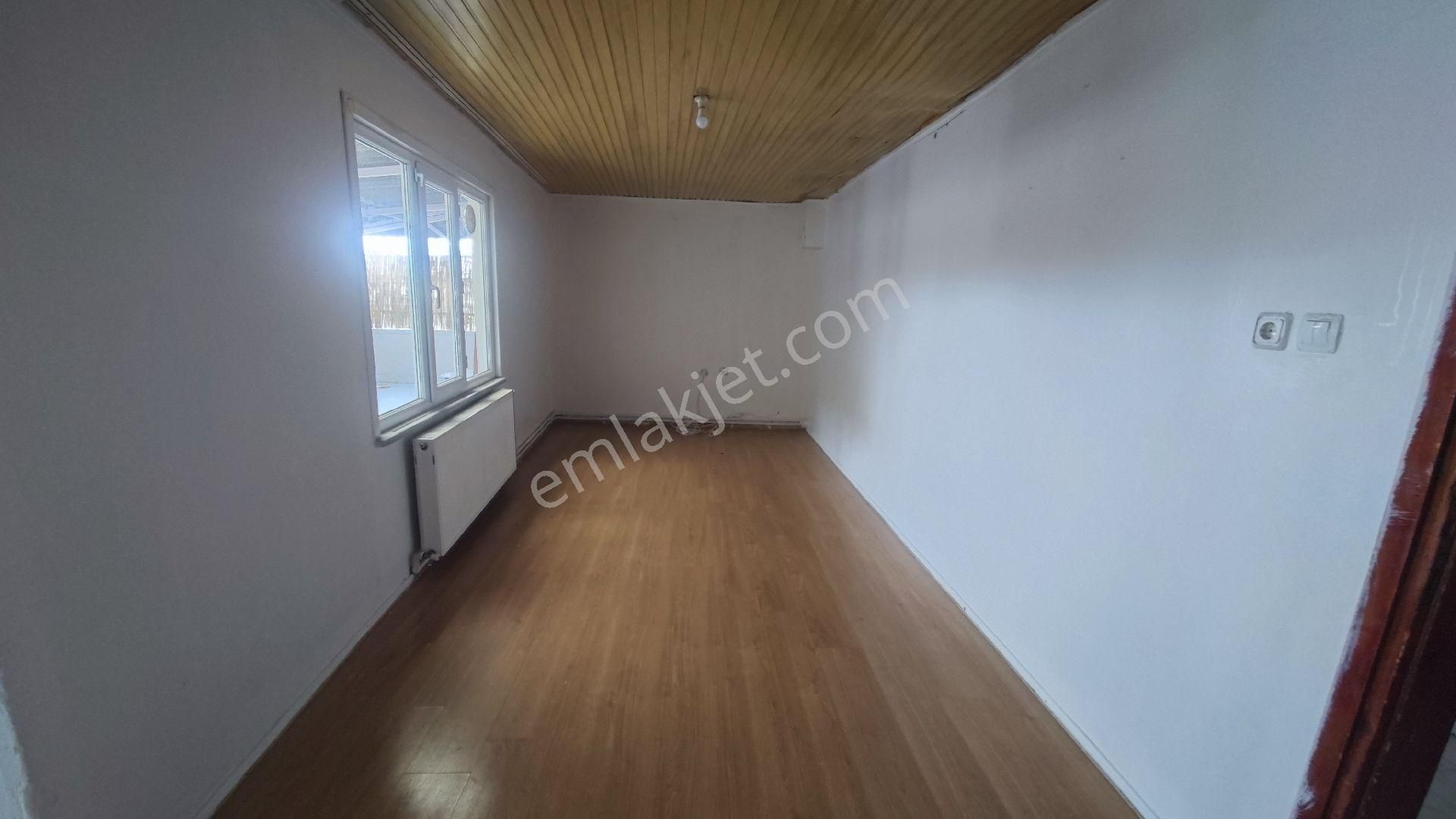 Bahçelievler Hürriyet Mahallesi'nde Cadde Üzerinde 3+1 120 M2