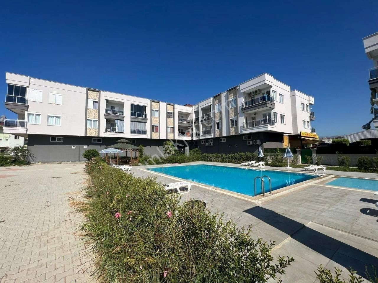 Alanya / Konaklı’da Denize 400 M | Eşyalı 1+1 Satılık Daire