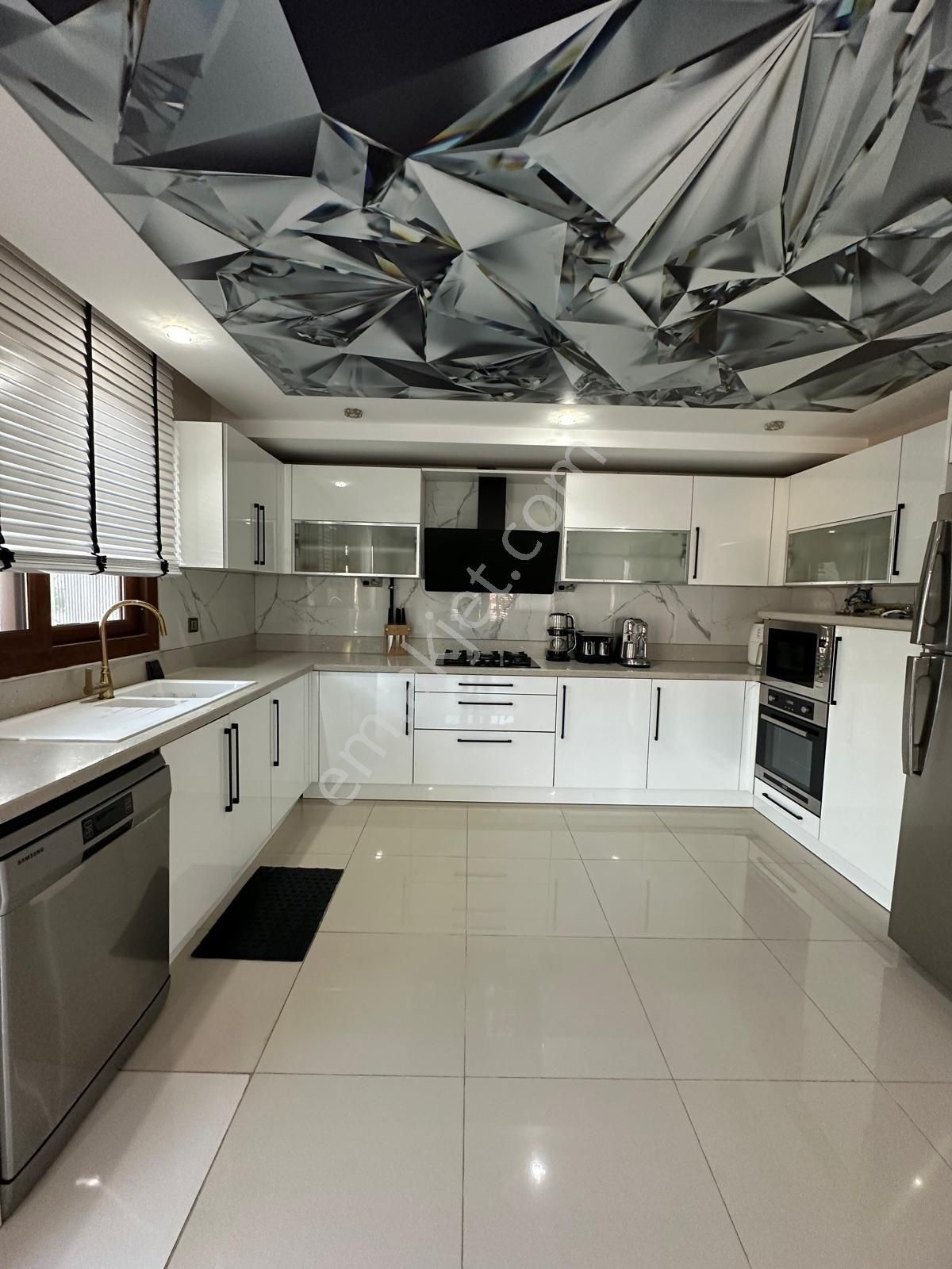 Seyhan Gürselpaşa'da Sosyal Aktiviteli Site İçi Özel Tasarlanmış Ultra Lüks Kaçmaz Fırsat