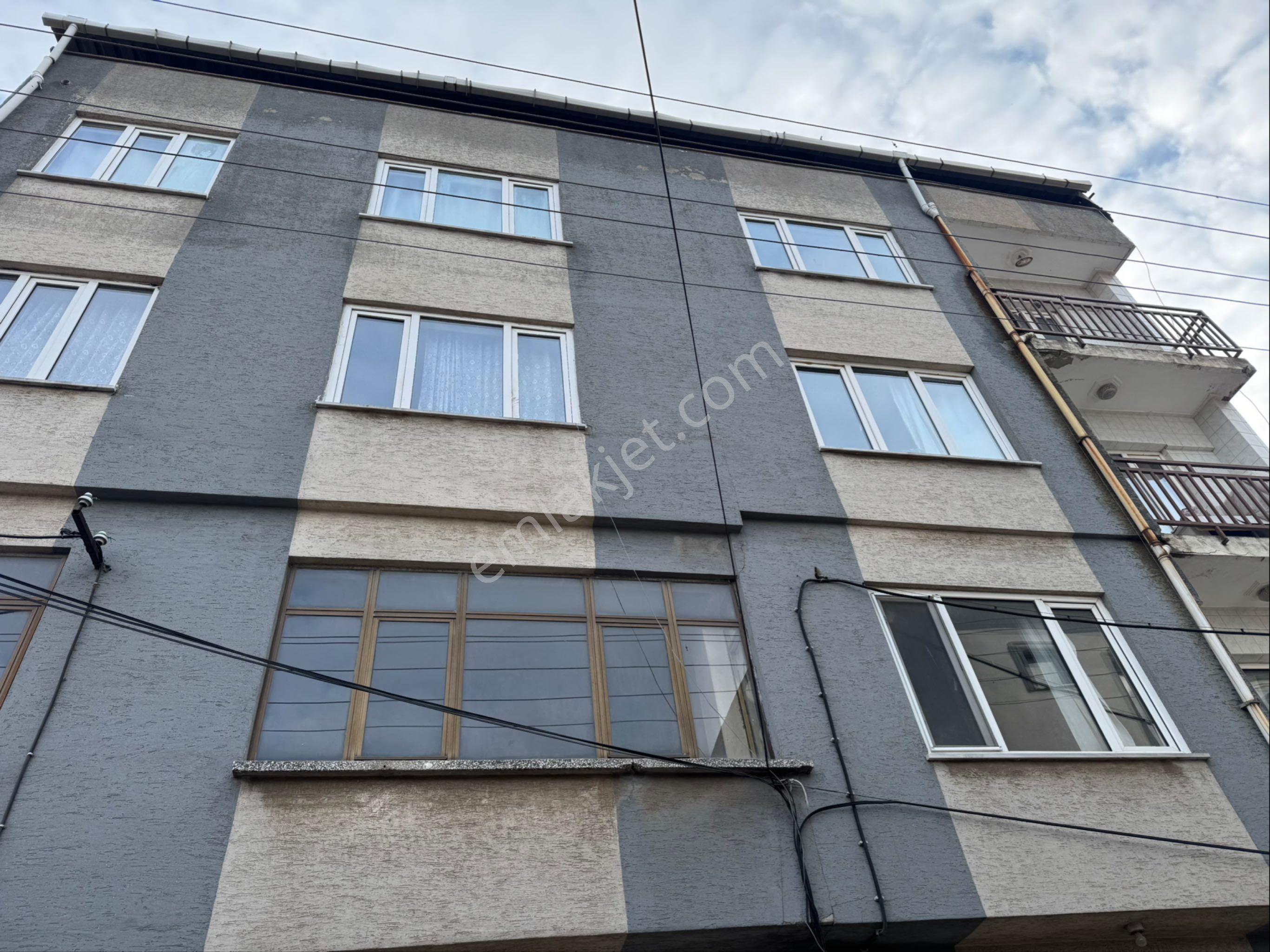 İlçe Merkezinde Komple Satılık 7 Daire 1 Dükkanı Olan Apartman Mustafakemalpaşa Da