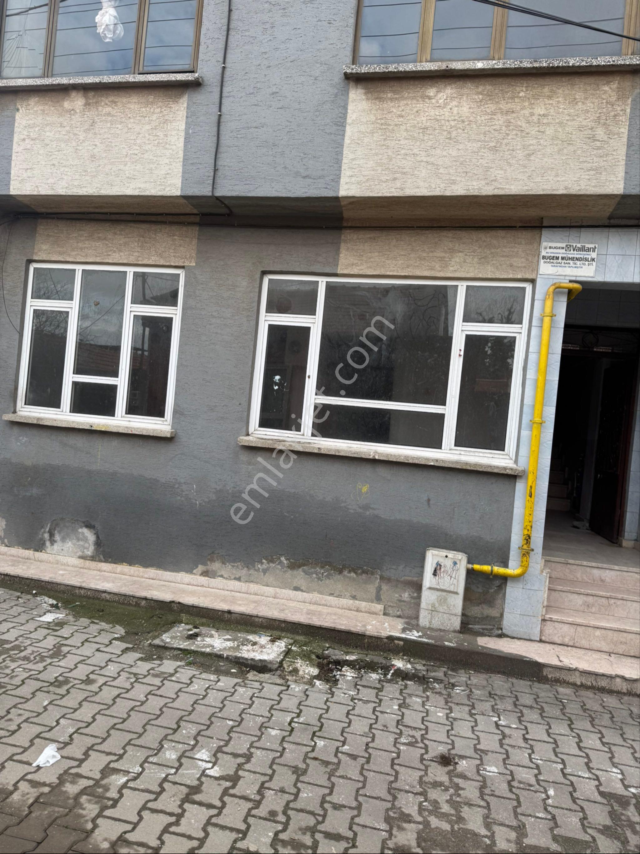 İlçe Merkezinde Komple Satılık 7 Daire 1 Dükkanı Olan Apartman Mustafakemalpaşa Da - Görsel 2