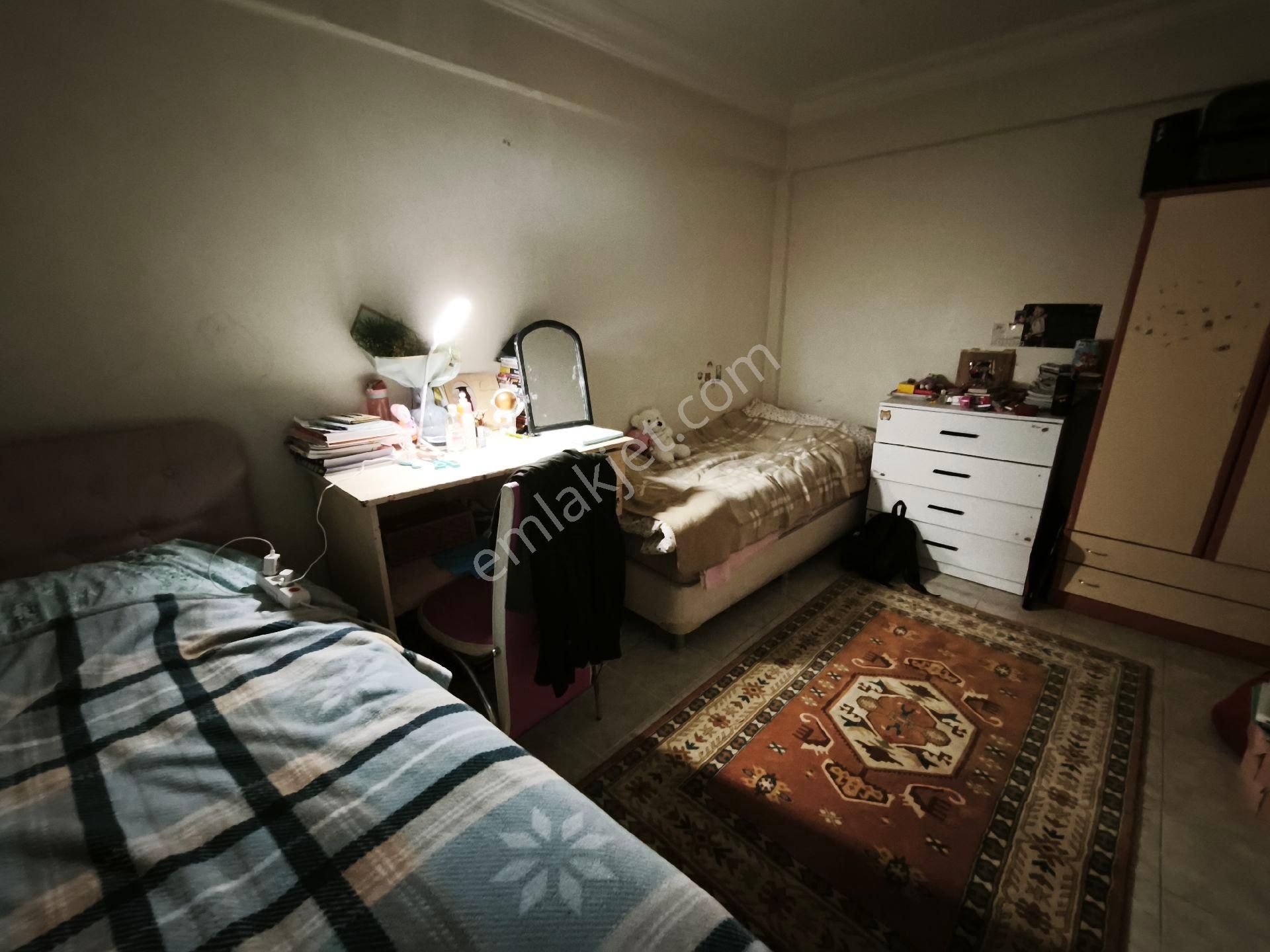 Edremit Cumhuriyet Mahallesinde Satılık Yatırımlık Geniş Daire - Görsel 14