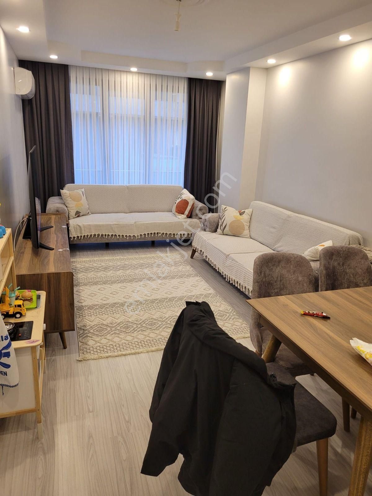 Küçükçekmece Cennet Mah. Satılık Otoparklı 80 M2 Arakat Daire - Görsel 2