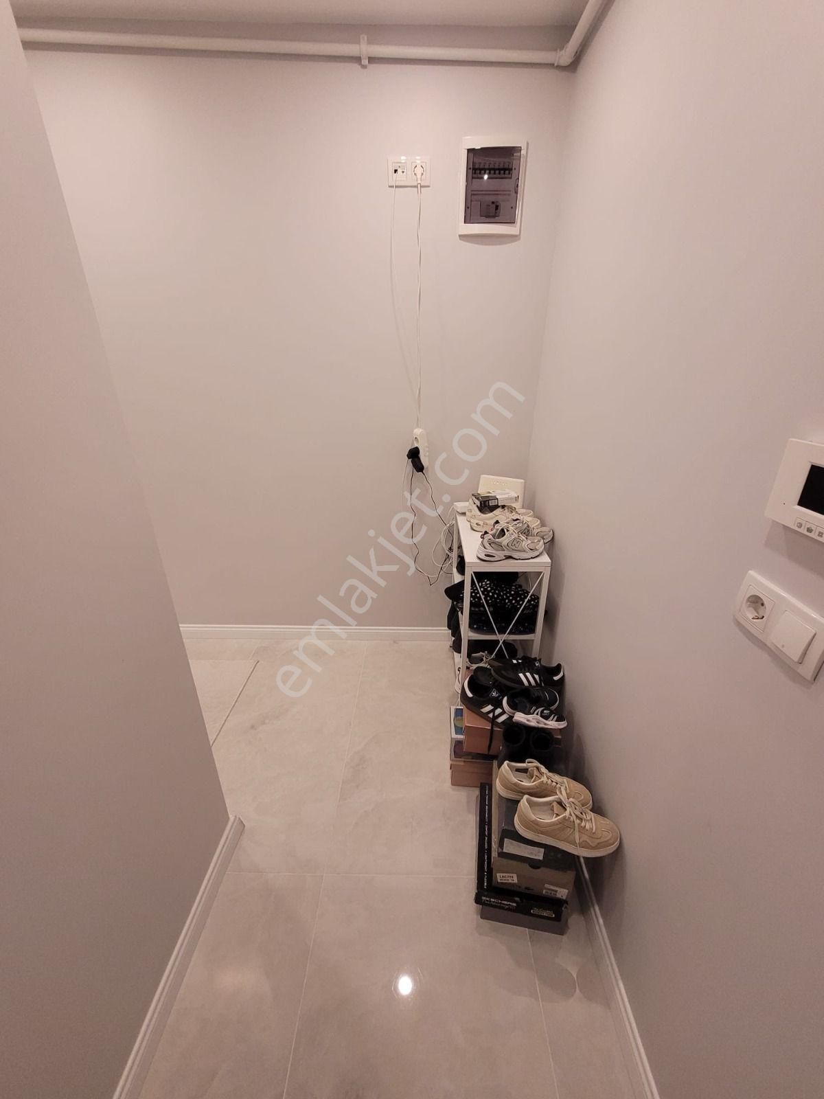 Küçükçekmece Cennet Mah. Satılık Otoparklı 80 M2 Arakat Daire - Görsel 12