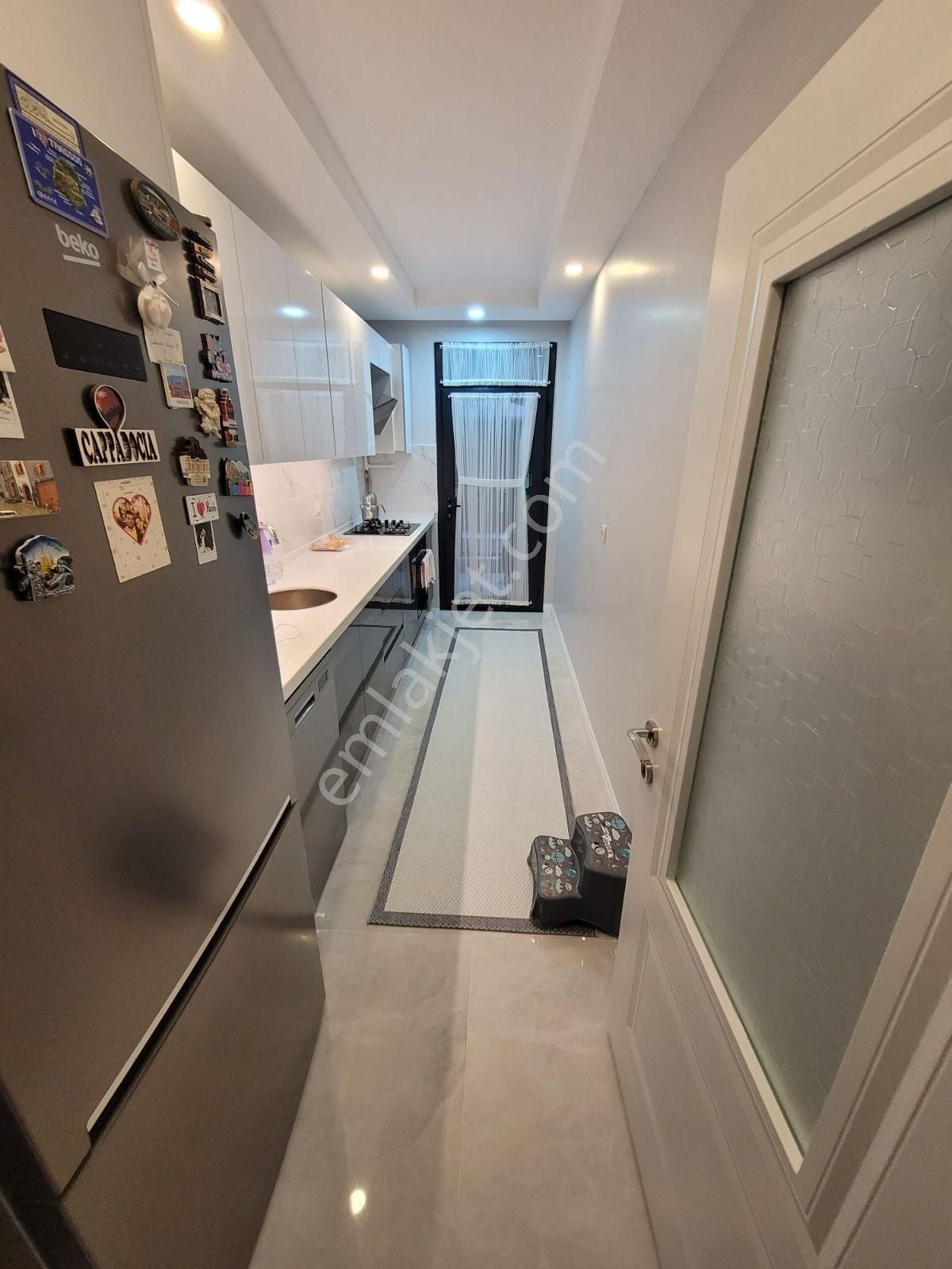 Küçükçekmece Cennet Mah. Satılık Otoparklı 80 M2 Arakat Daire - Görsel 6