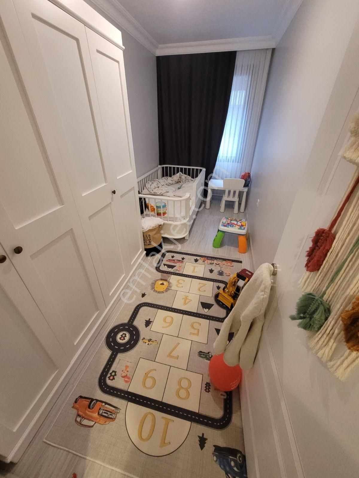 Küçükçekmece Cennet Mah. Satılık Otoparklı 80 M2 Arakat Daire - Görsel 8
