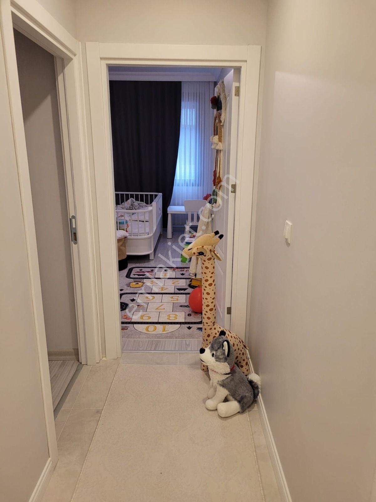 Küçükçekmece Cennet Mah. Satılık Otoparklı 80 M2 Arakat Daire - Görsel 11