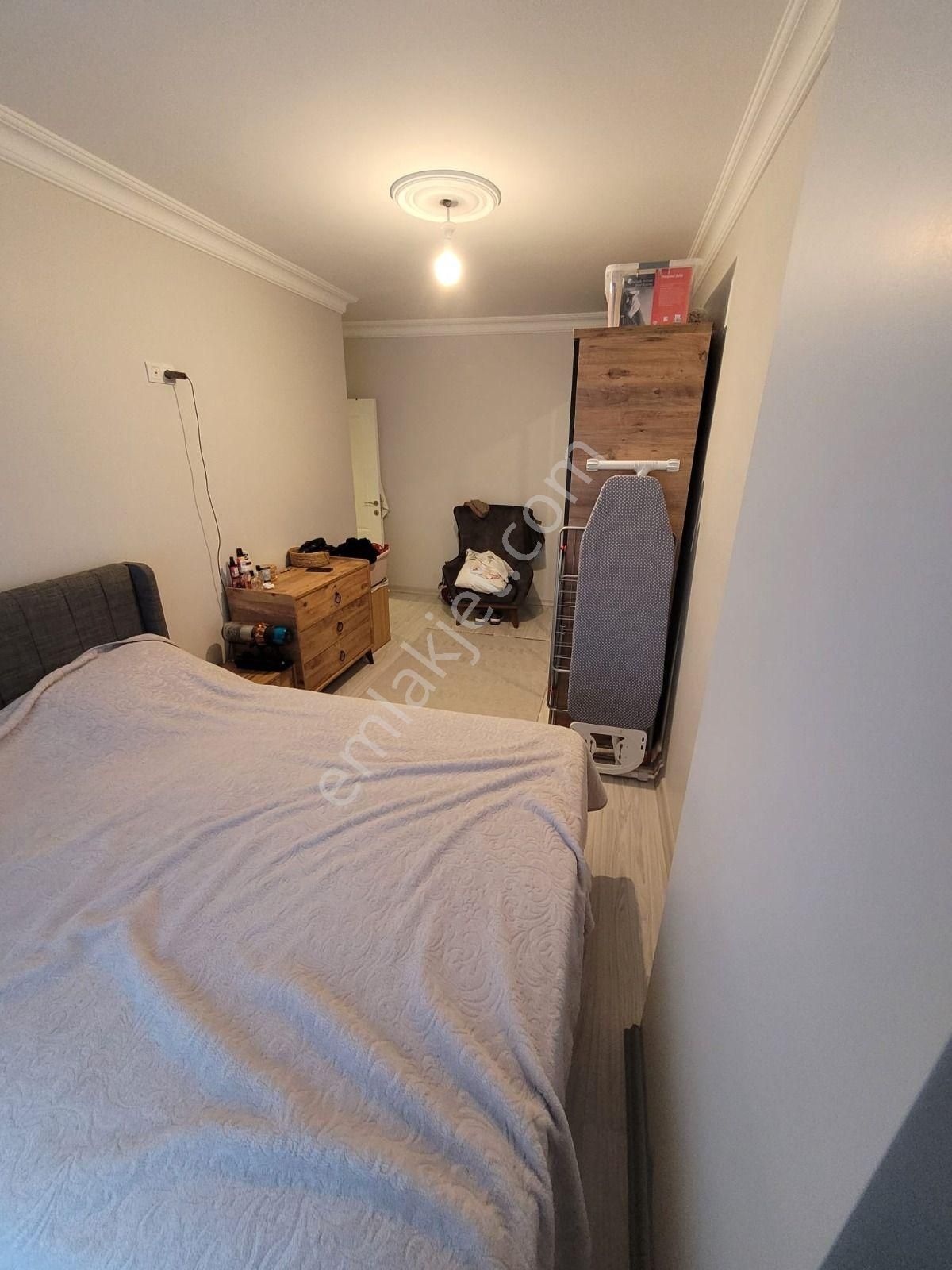 Küçükçekmece Cennet Mah. Satılık Otoparklı 80 M2 Arakat Daire - Görsel 4
