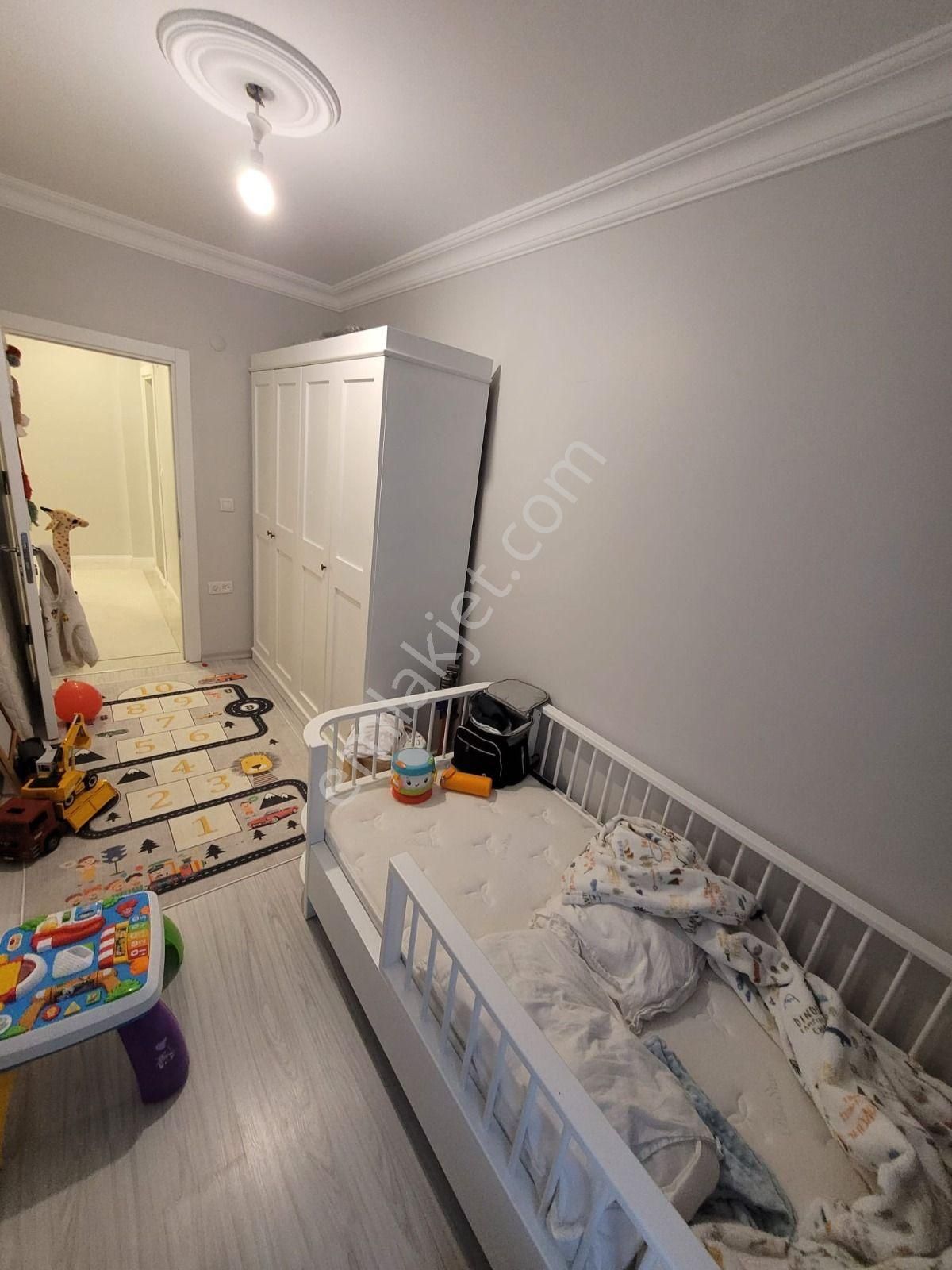 Küçükçekmece Cennet Mah. Satılık Otoparklı 80 M2 Arakat Daire - Görsel 5
