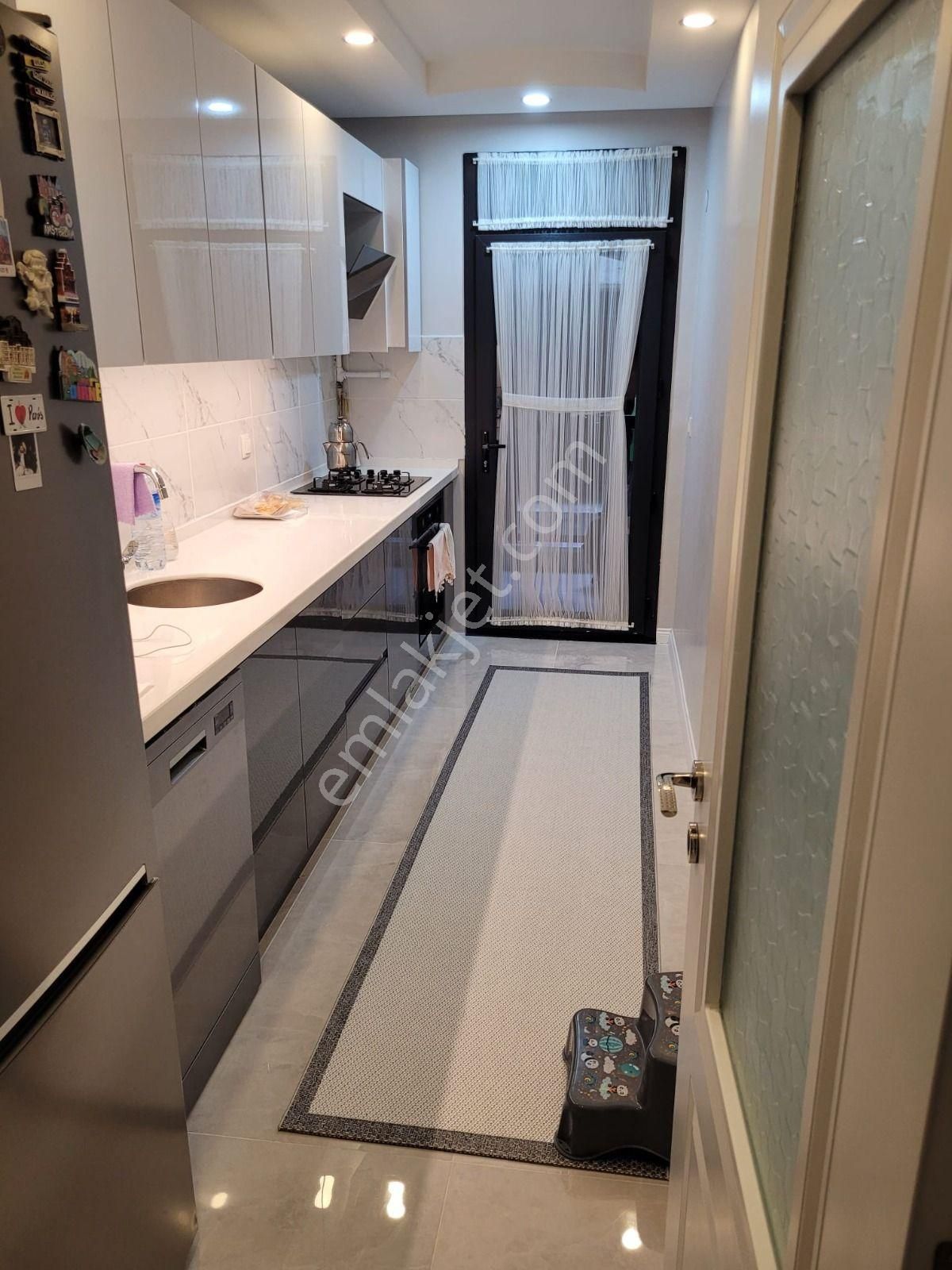Küçükçekmece Cennet Mah. Satılık Otoparklı 80 M2 Arakat Daire - Görsel 7