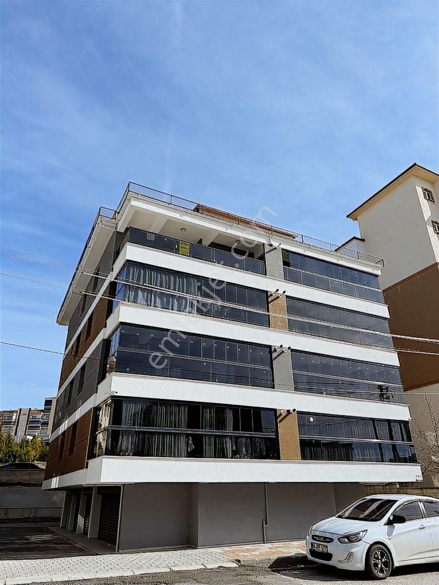 Örnek Evlerinde 5+1 Sıfır Dubleks Daire