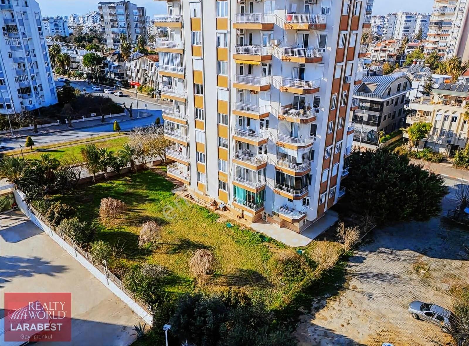 Güzeloba Düden Parkında 2+1 Açık Otoparklı Satılık Bahçe Katı