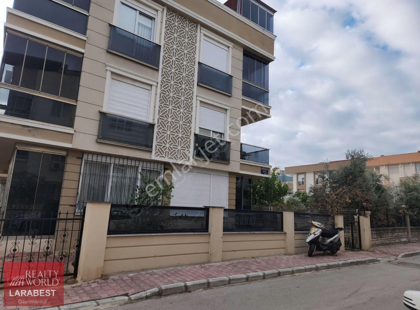 Güzeloba İlköğretim Okulu Yanı, Cephesi Açık 1+1