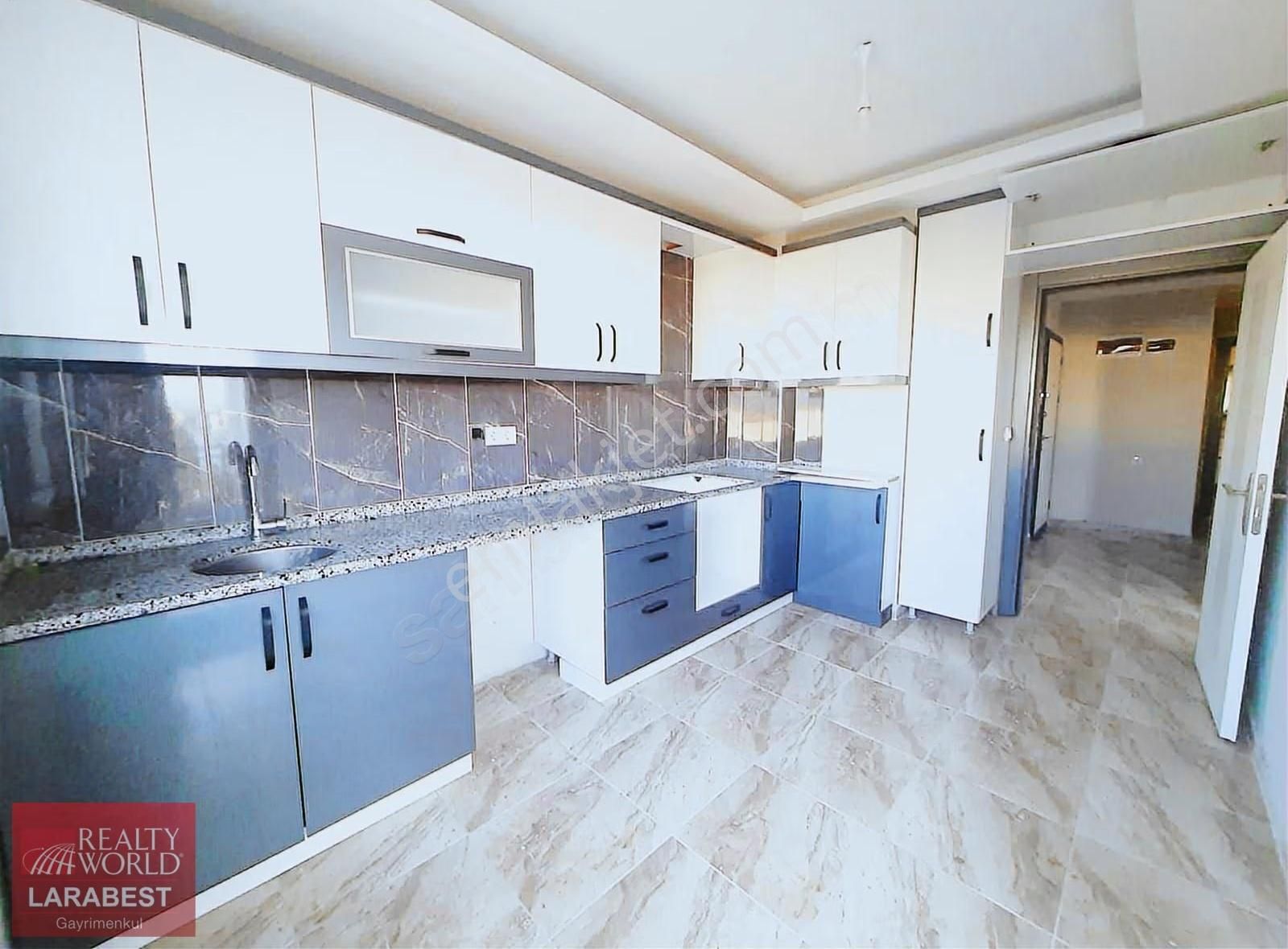 Altınova'da Yeni Binada Asansörlü Kiralık 2+1 Arakat Daire