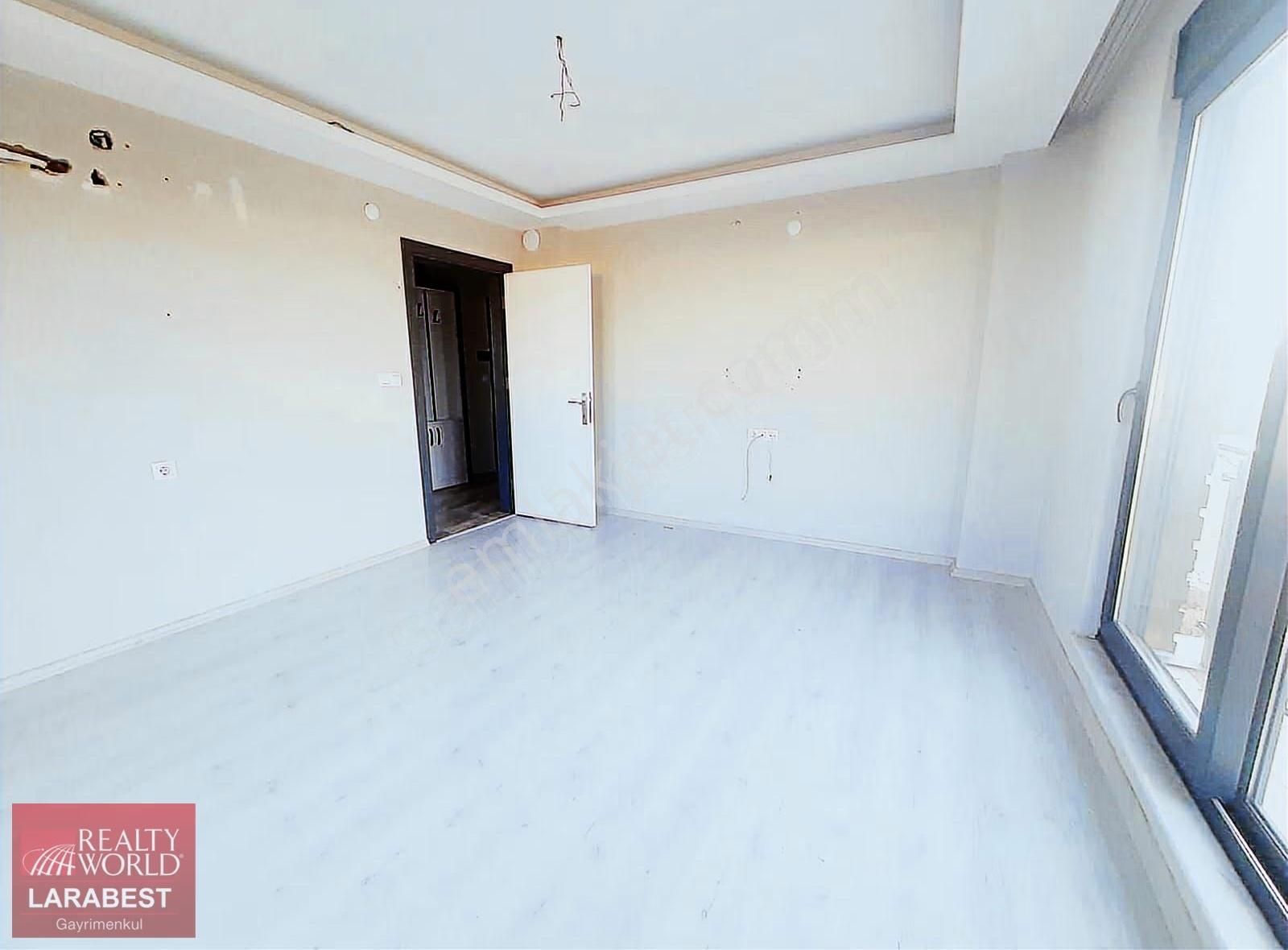 Altınova'da Yeni Binada Asansörlü Kiralık 2+1 Arakat Daire - Görsel 2