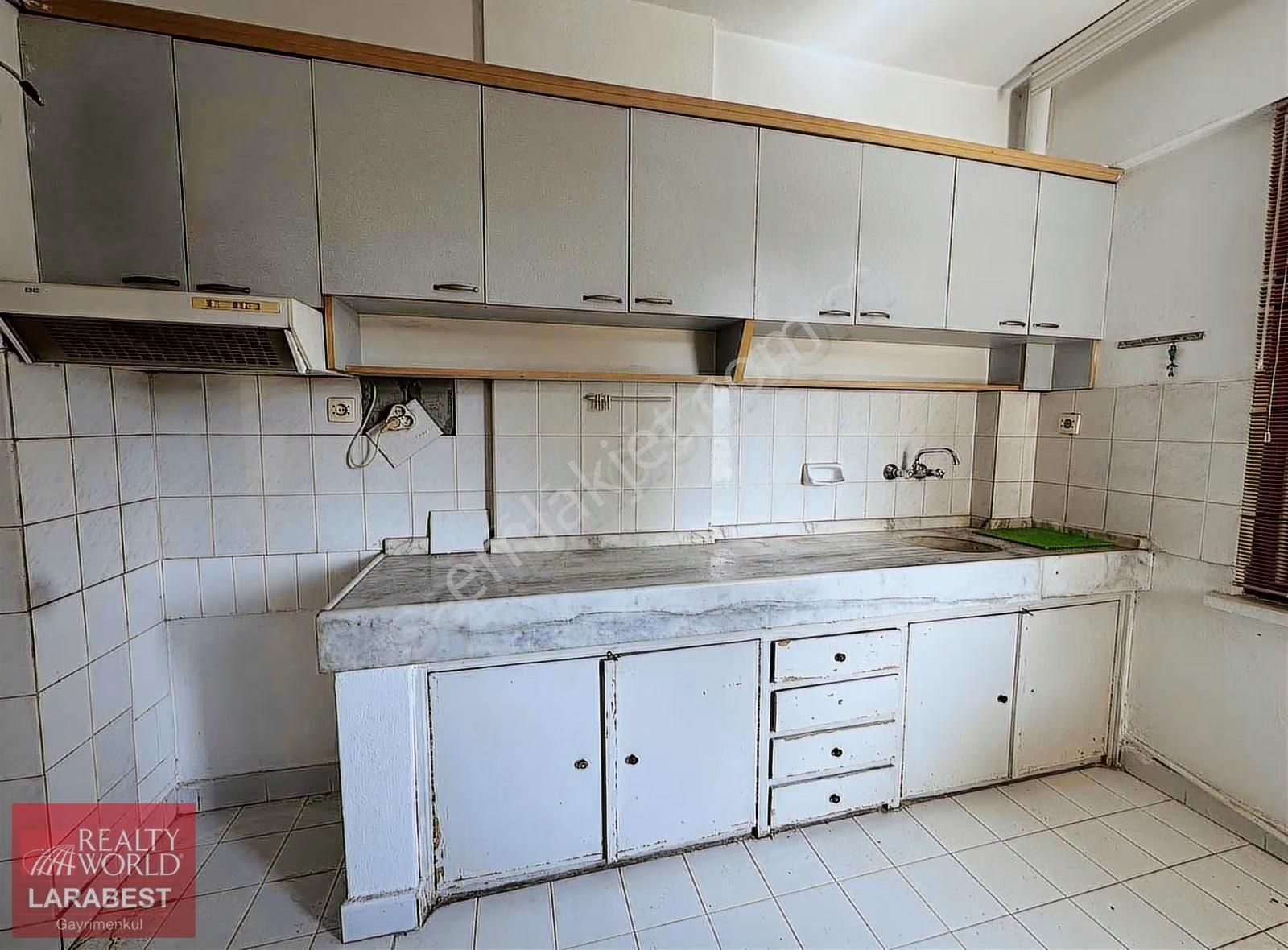 Berrin Kavcar'dan Adliyeye Yürüme Mesafesinde Arakat Daire - Görsel 23