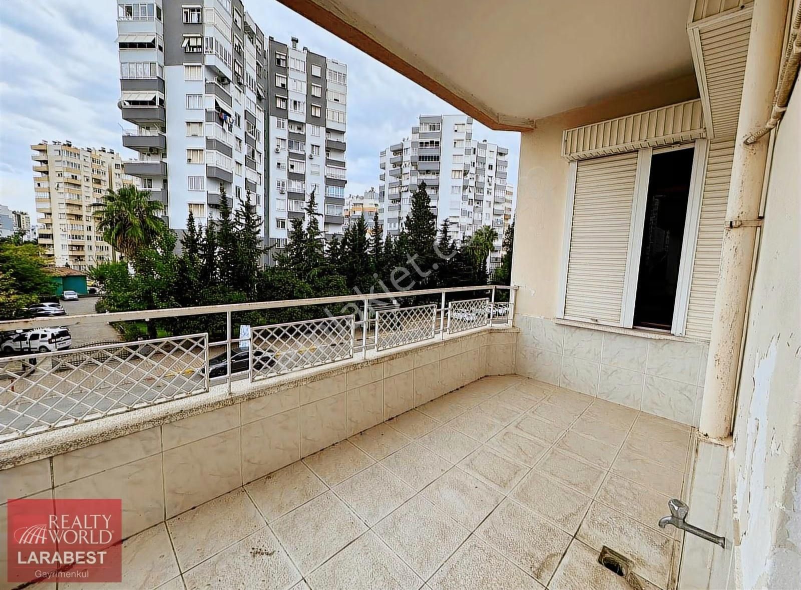 Berrin Kavcar'dan Adliyeye Yürüme Mesafesinde Arakat Daire - Görsel 8