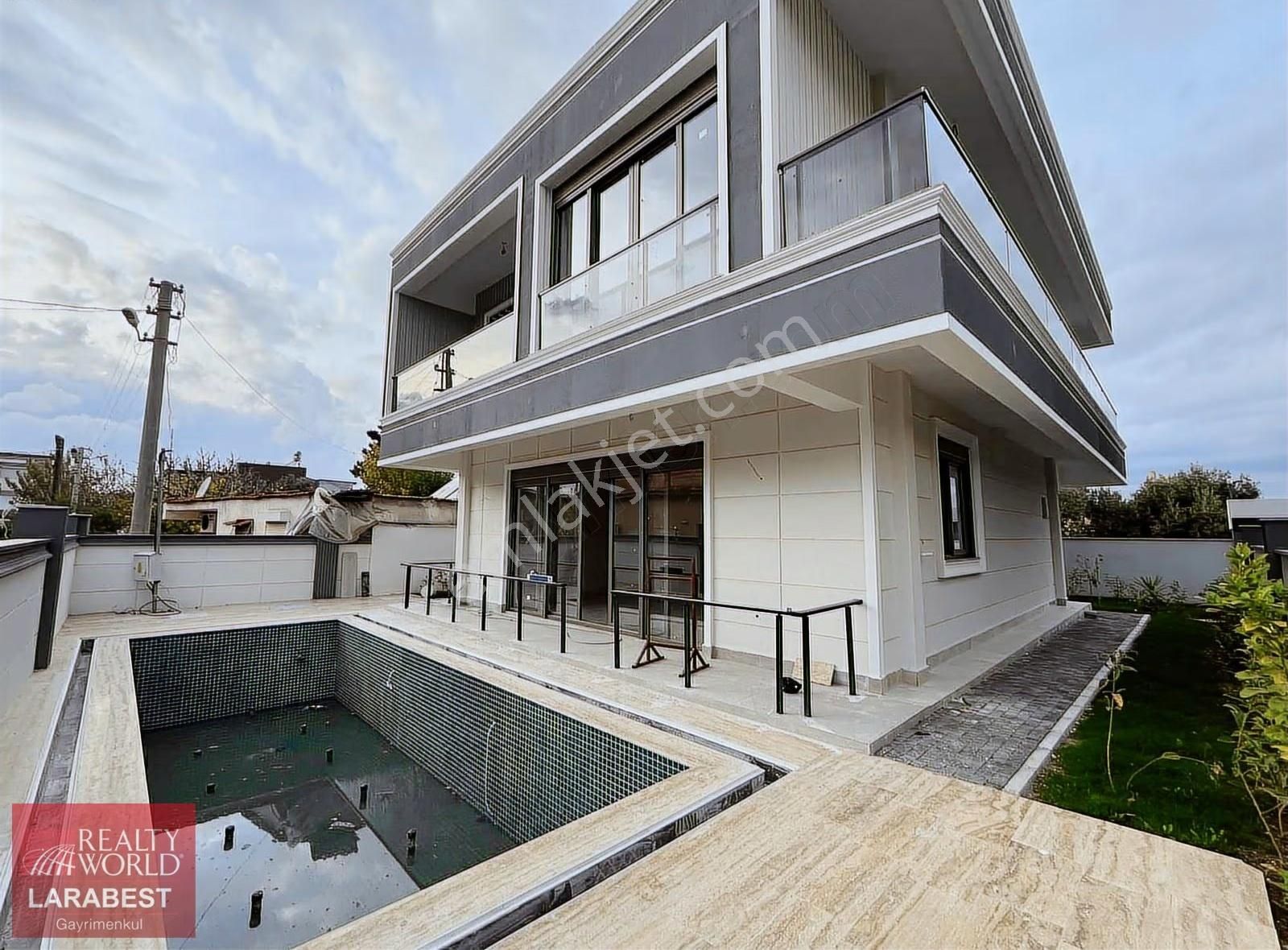 Ermenek Mahallasinde Müstakil Satılık Havuzlu 4+1 Villa - Görsel 5