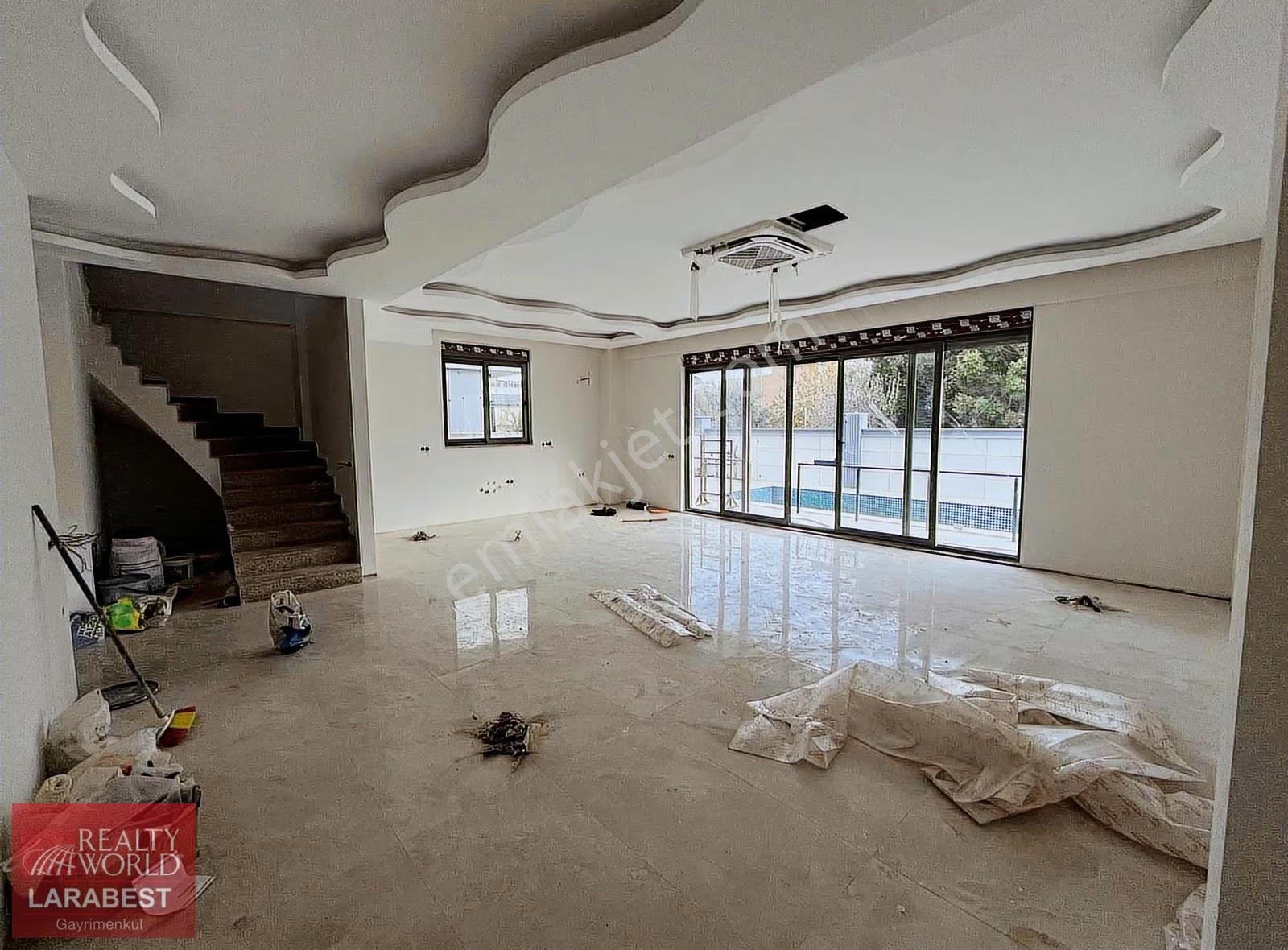 Ermenek Mahallasinde Müstakil Satılık Havuzlu 4+1 Villa - Görsel 4