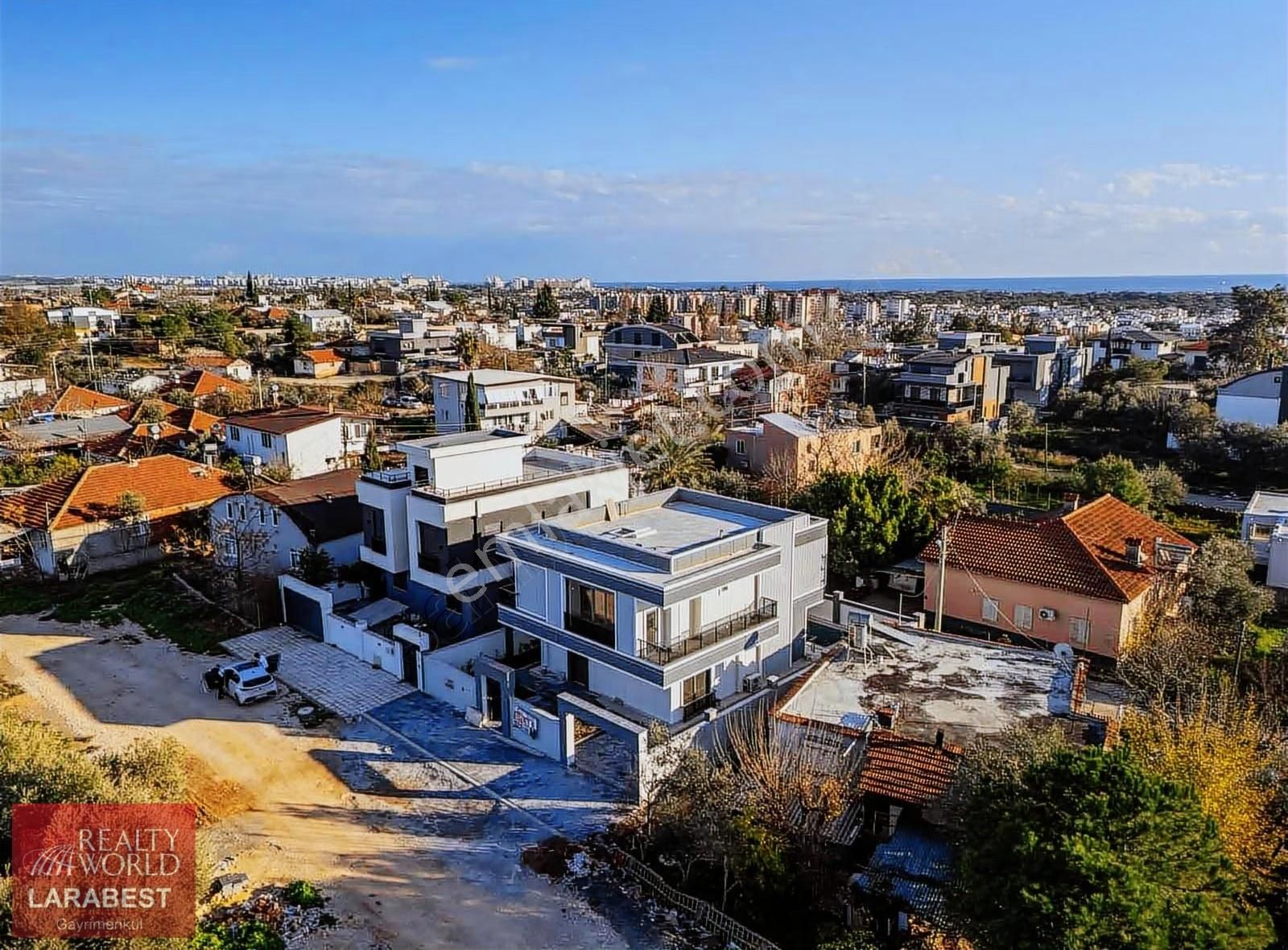 Ermenek Mahallasinde Müstakil Satılık Havuzlu 4+1 Villa - Görsel 21