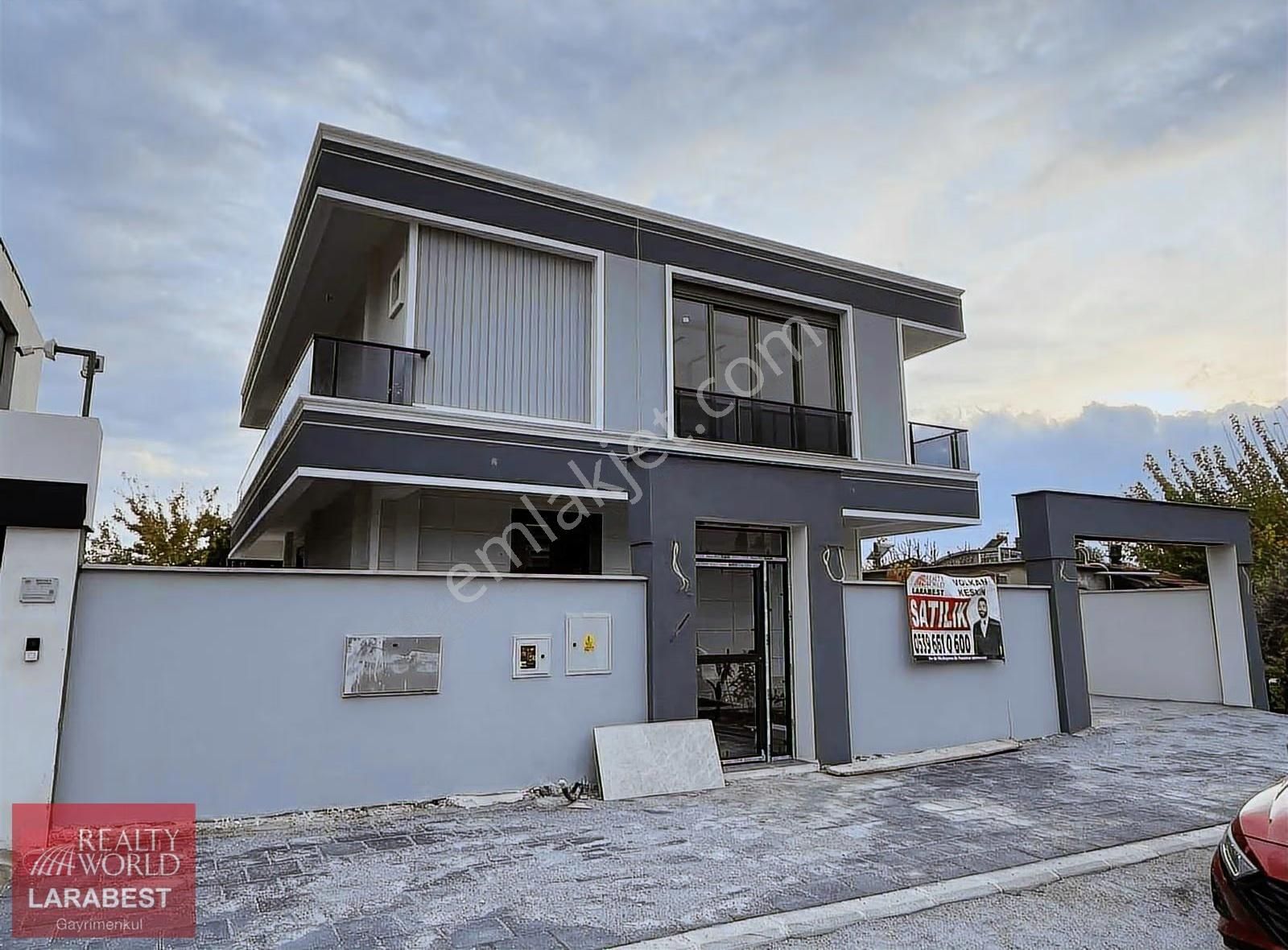 Ermenek Mahallasinde Müstakil Satılık Havuzlu 4+1 Villa - Görsel 3