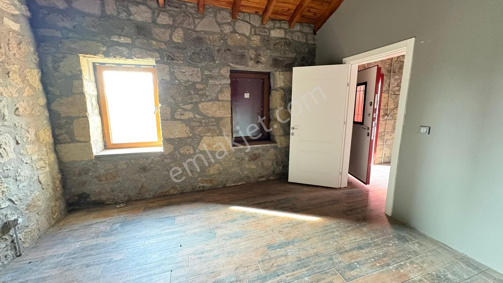 Çanakkale Ayvacık Ahmetler'de Müstakil Taş Ev - Görsel 4