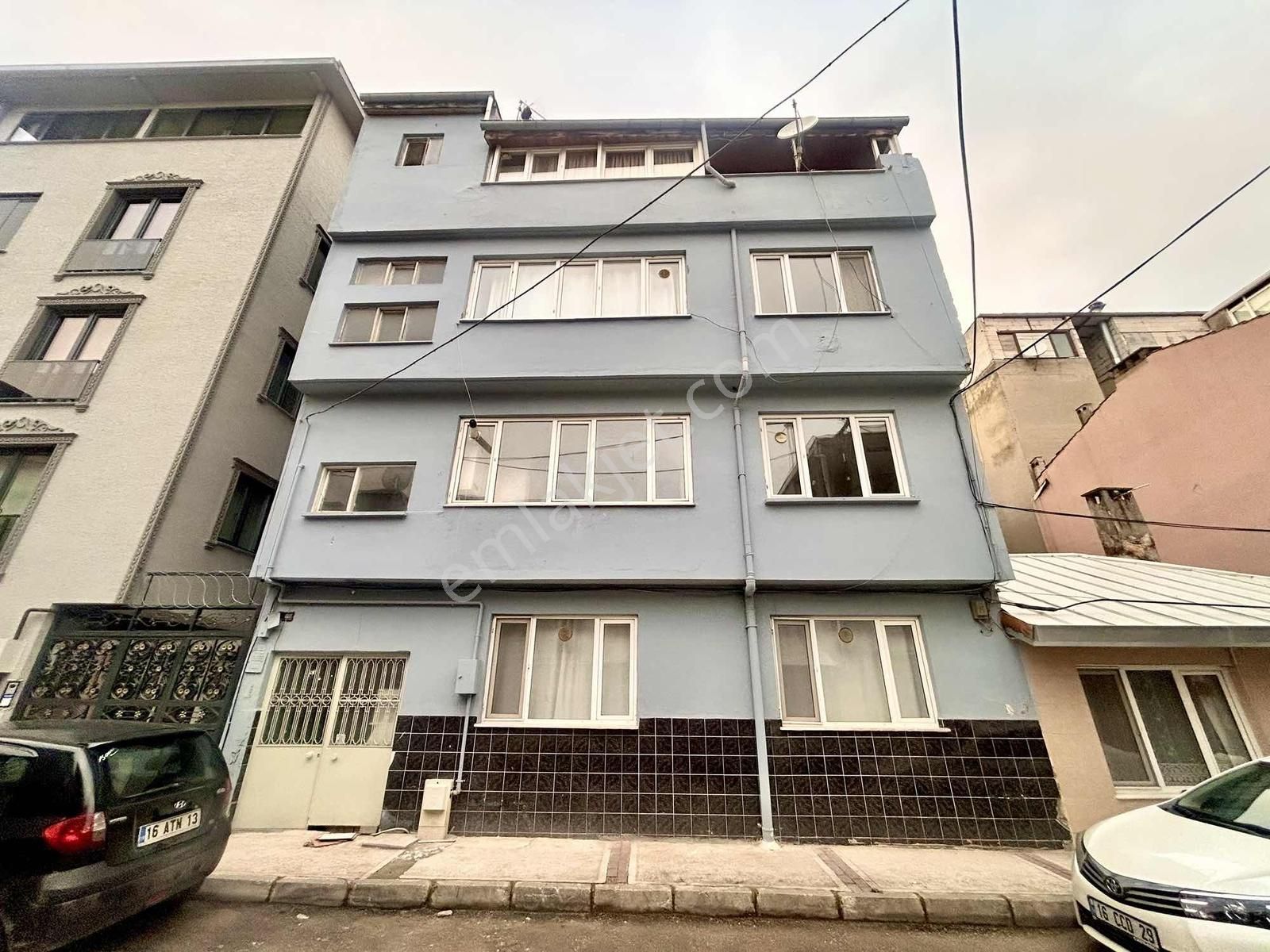 Hürriyet Meydanın'da İçi Yenilenmiş 2+1 Satılık Daire