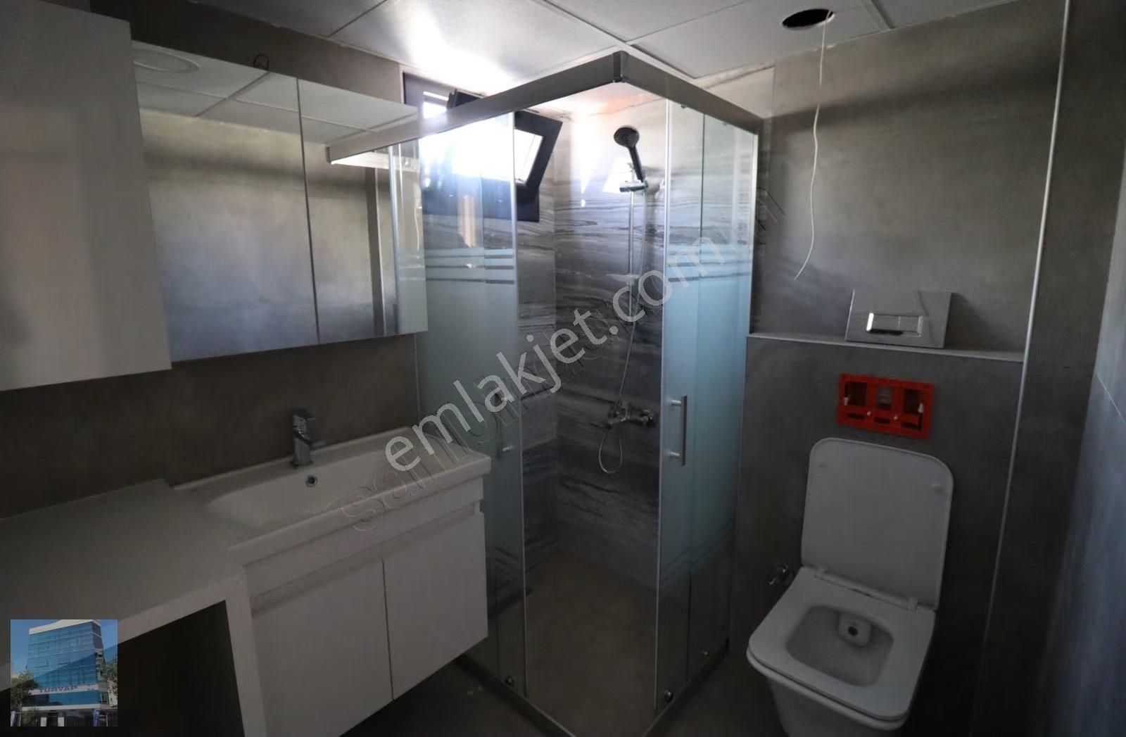 Karşıyaka Girne Bulvarında Kiralık 1+1 Daire - Görsel 2