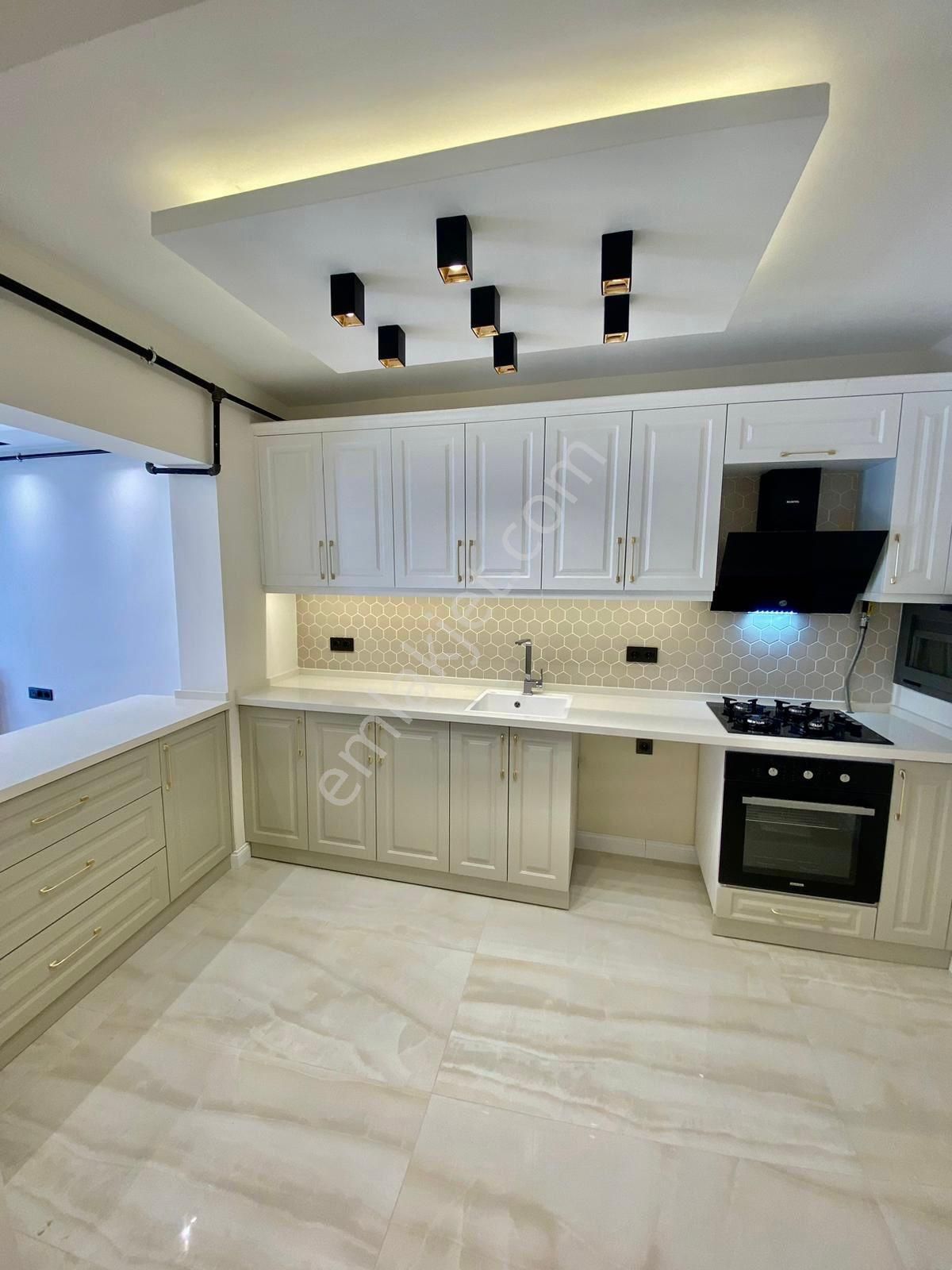 İnönü Caddesi'ne Yakın Ultra Lüks 3 + 1 Satılık Daire