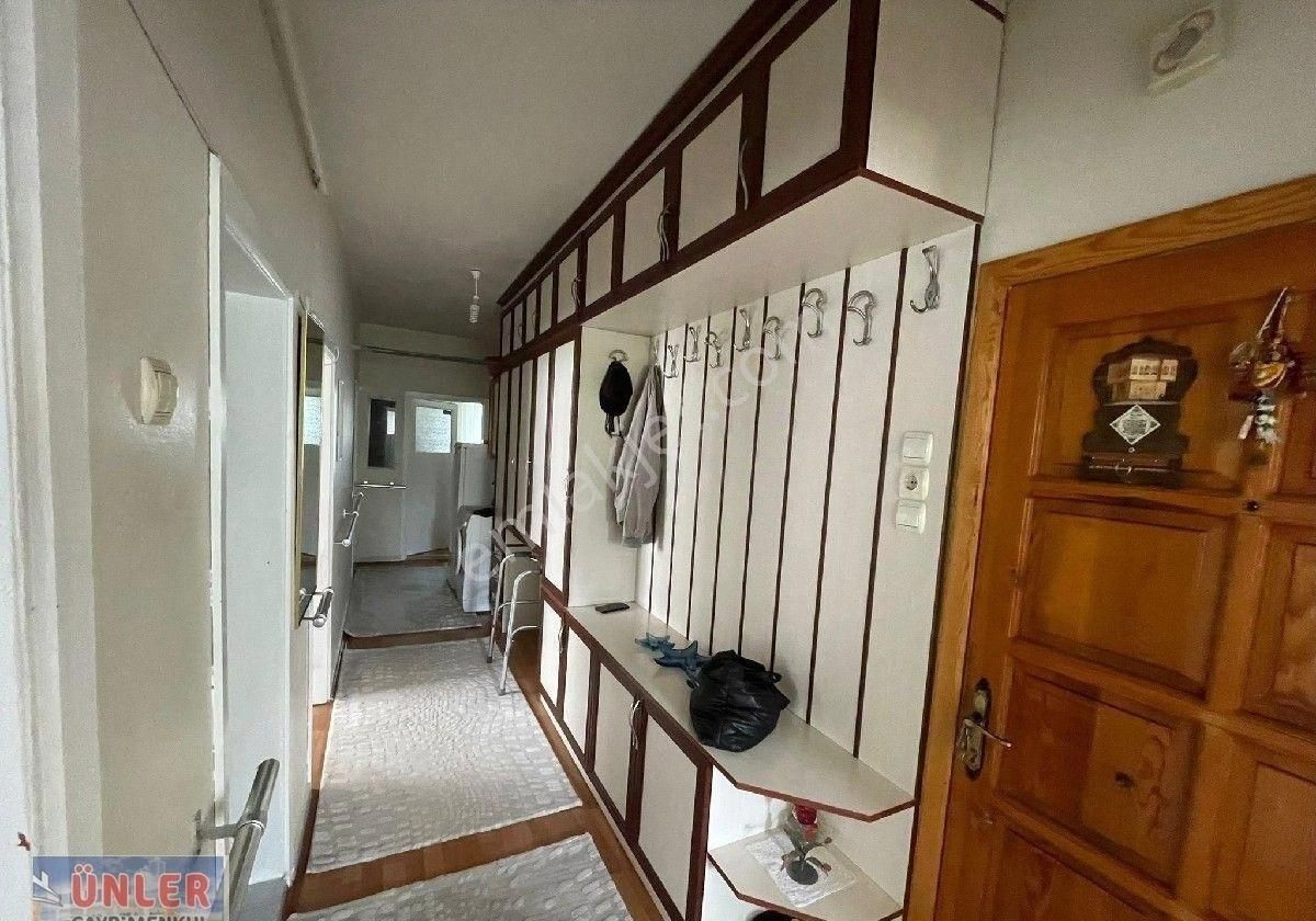 Türbe Mahallesinde 3 Katlı Müstakil Ev - Görsel 5