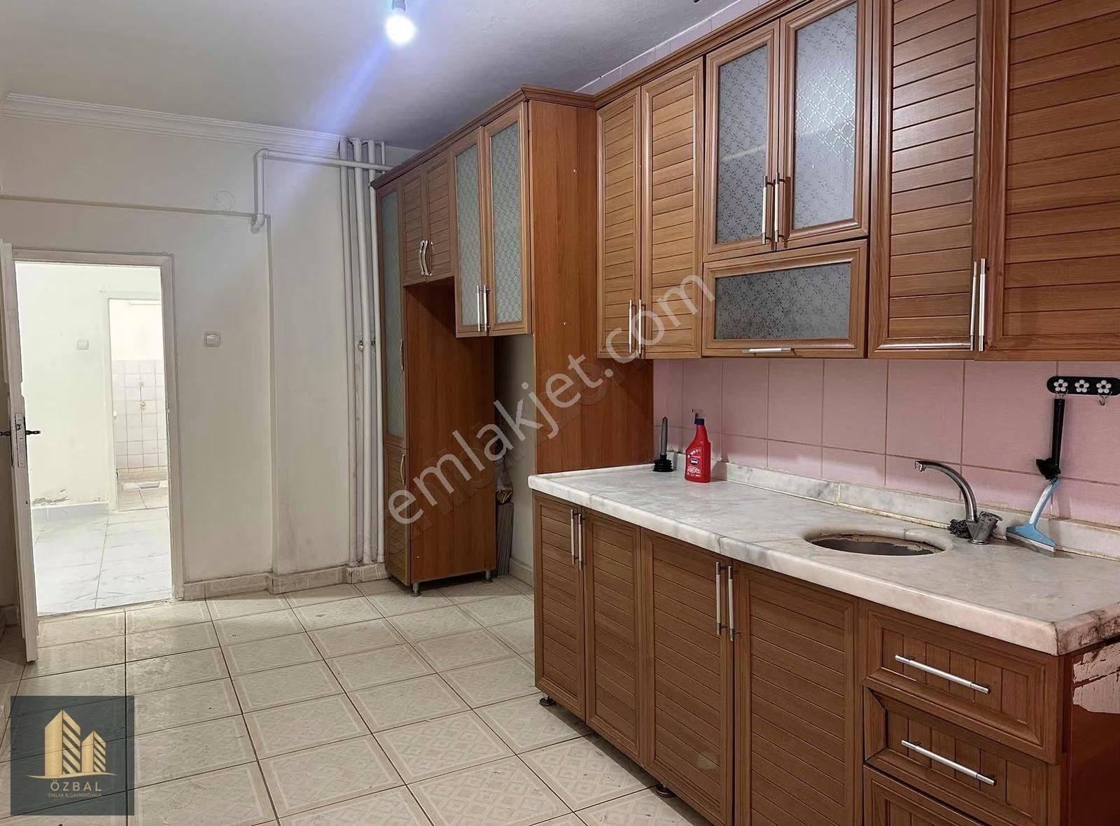 Özbal Emlak Ofis Rızvanağa Caddesinde Kiralık Daire - Görsel 3