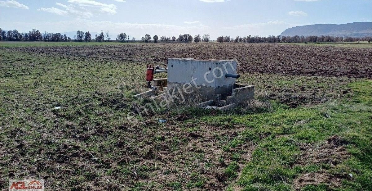 Çivril Yakacık Mah.yol Üzeri Suyu Başında Tarla Satılık