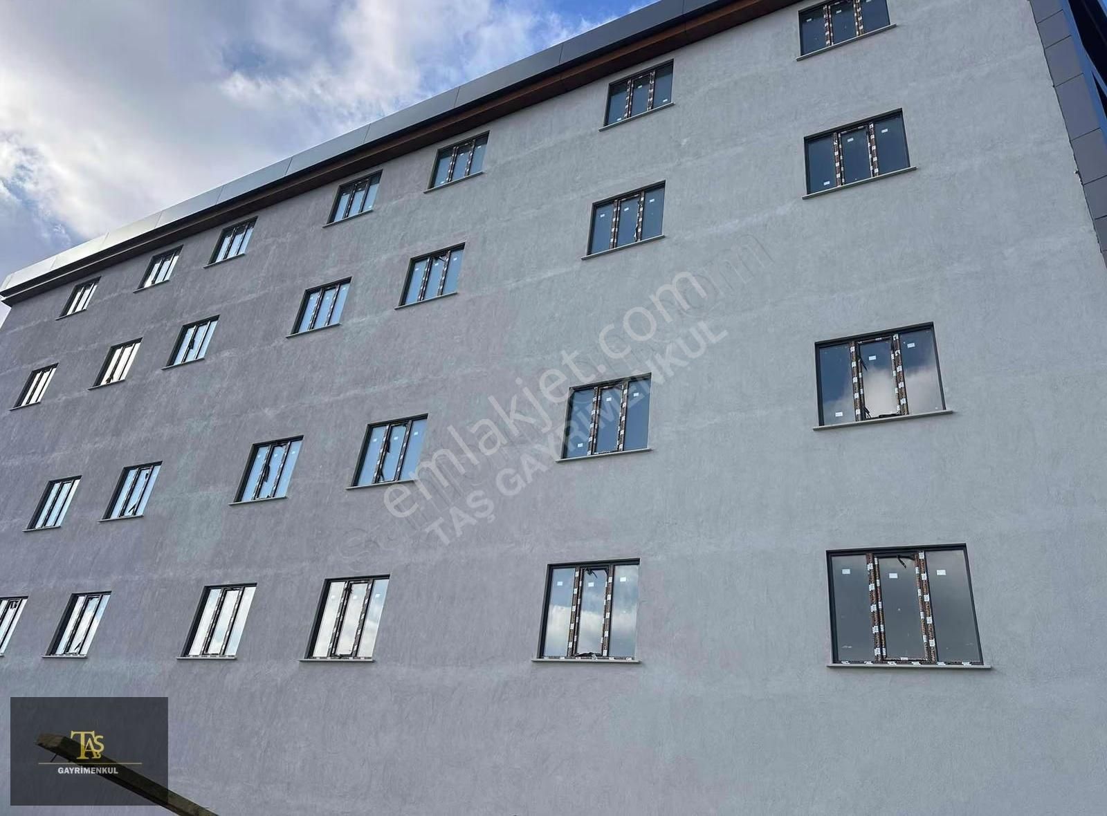 Düz Giriş,tır Yanaşabilir 1150m2.imalat Depolamaya Uygun Kiralık - Görsel 12