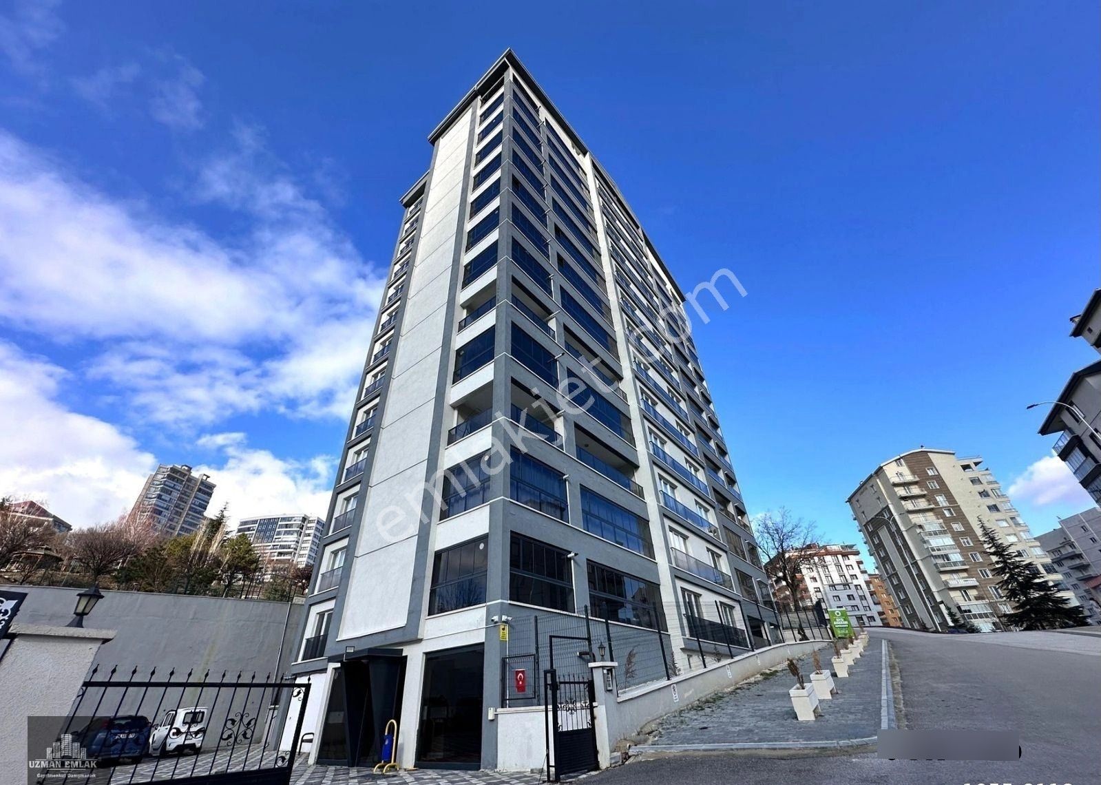 Uzman Emlak Ofisinden Kayalar Mh.de Site İçerisinde Full Yapılı Kapalı Teras Balkonlu 4+1 Daire - Görsel 2