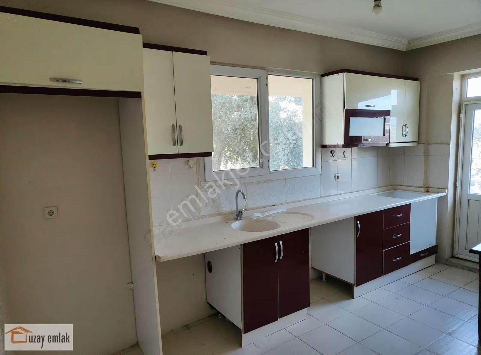 Milas Burgaz Mahallesin'de Kiralık 3+1 Zemin Kat Daire - Görsel 5