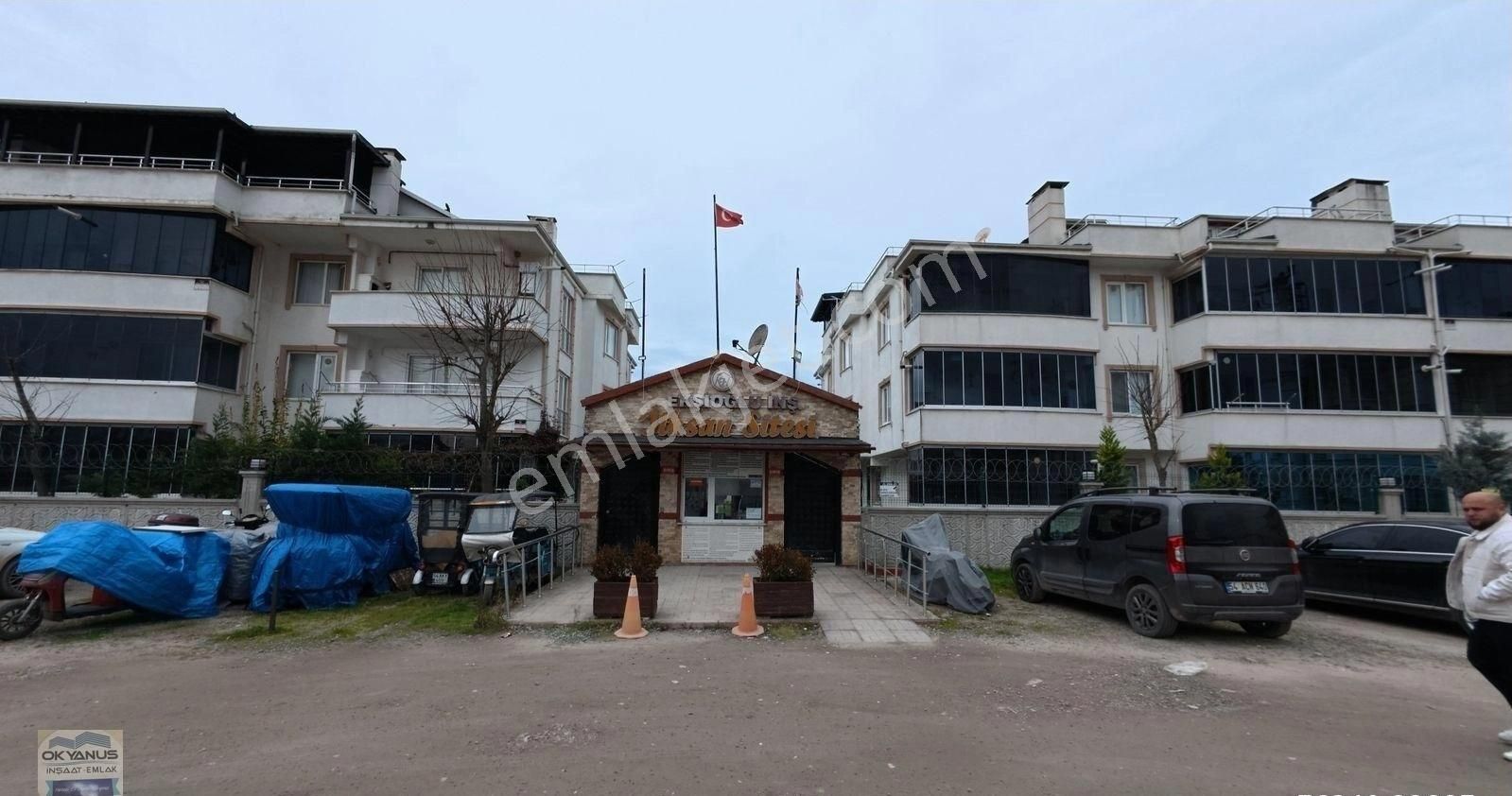 Havuzlu Sitede 3+1 Kombi-petek-cam Balkonlu Aile Yaşamına Uygun Geniş Teraslı Satılık Daire !!