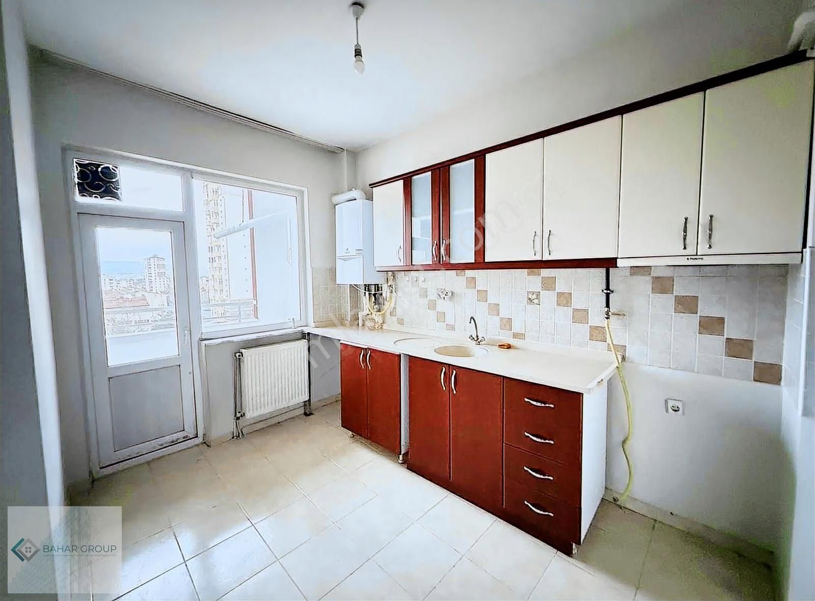 Keykukabatta Tramvayın Yanı Masrafsız Satılık 3+1 Daire - Görsel 8