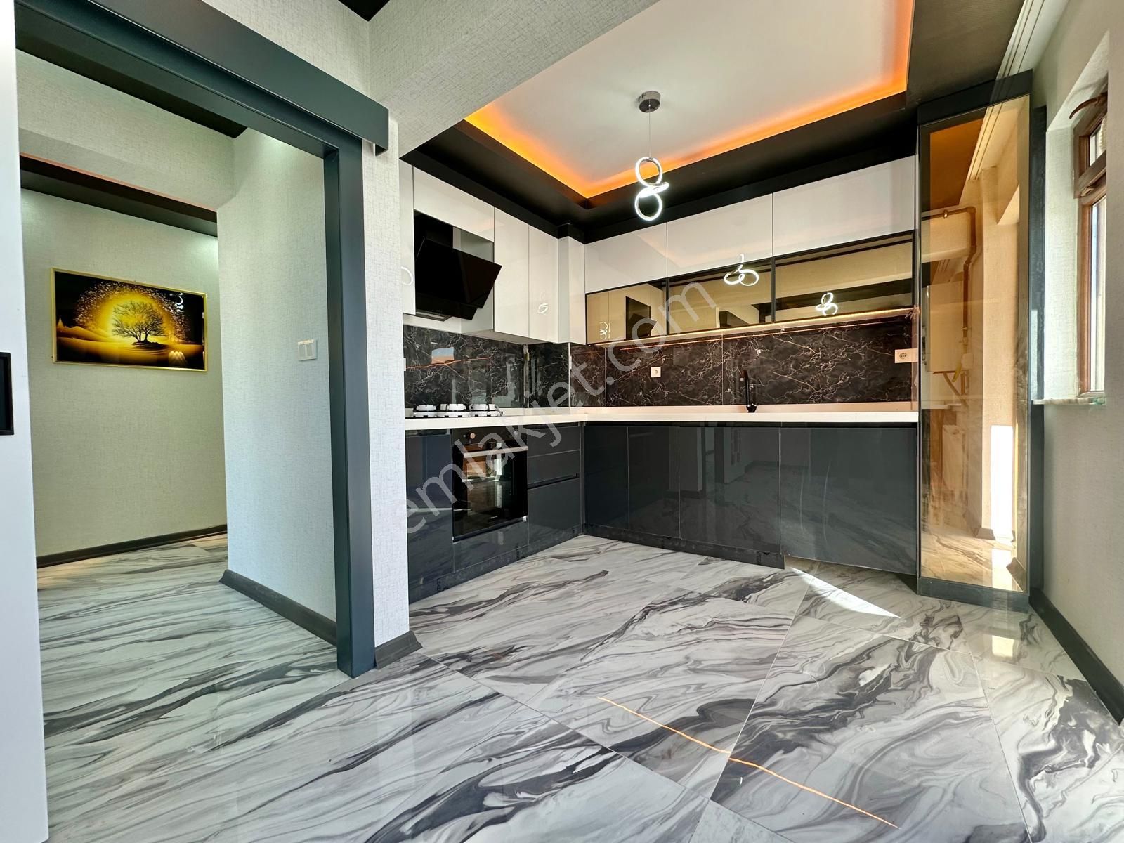 Yılmaz Gayrimenkulden Kacırılmayacak Sıncan Merkezde Teras Kat 4+1 Fırsat Dairesi - Görsel 16