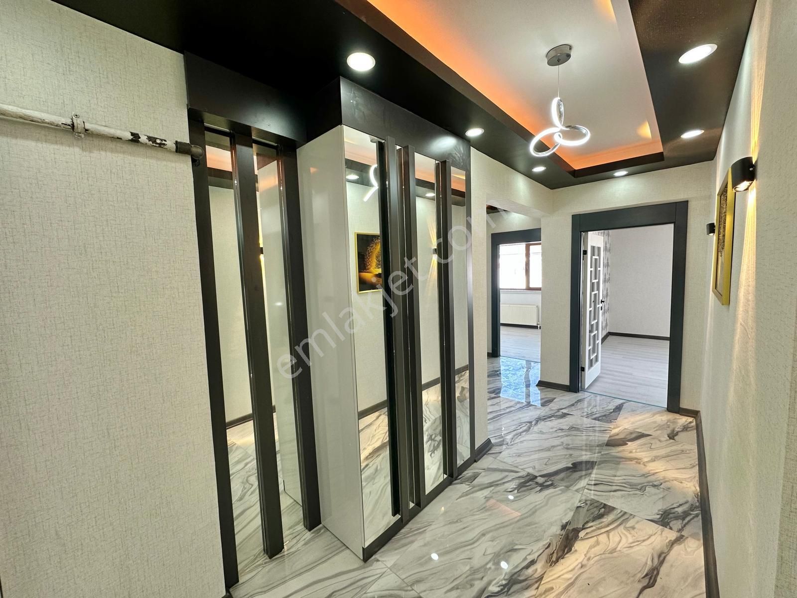 Yılmaz Gayrimenkulden Kacırılmayacak Sıncan Merkezde Teras Kat 4+1 Fırsat Dairesi - Görsel 13