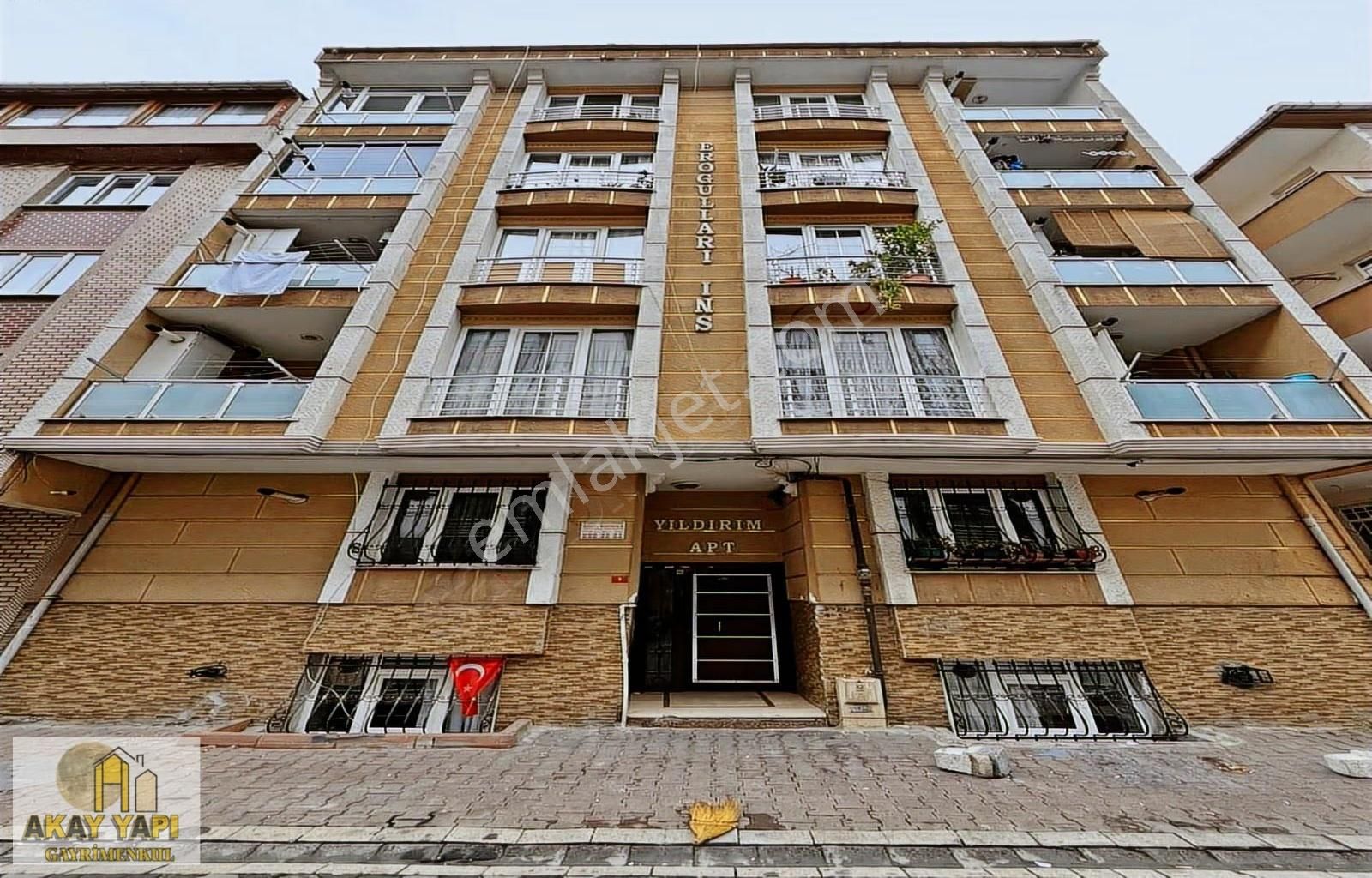 Esenyurt Mehmet Akif'te Metrobüse Yakın 2+1 Satılık Arakat Daire