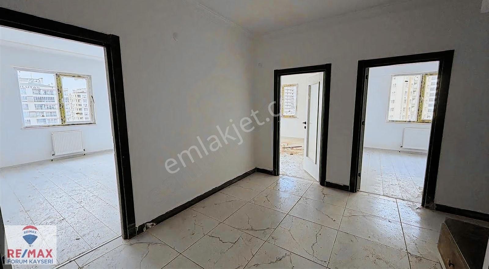 Papatya Caddesinde Satılık Sıfır 3+1 Daire - Görsel 2